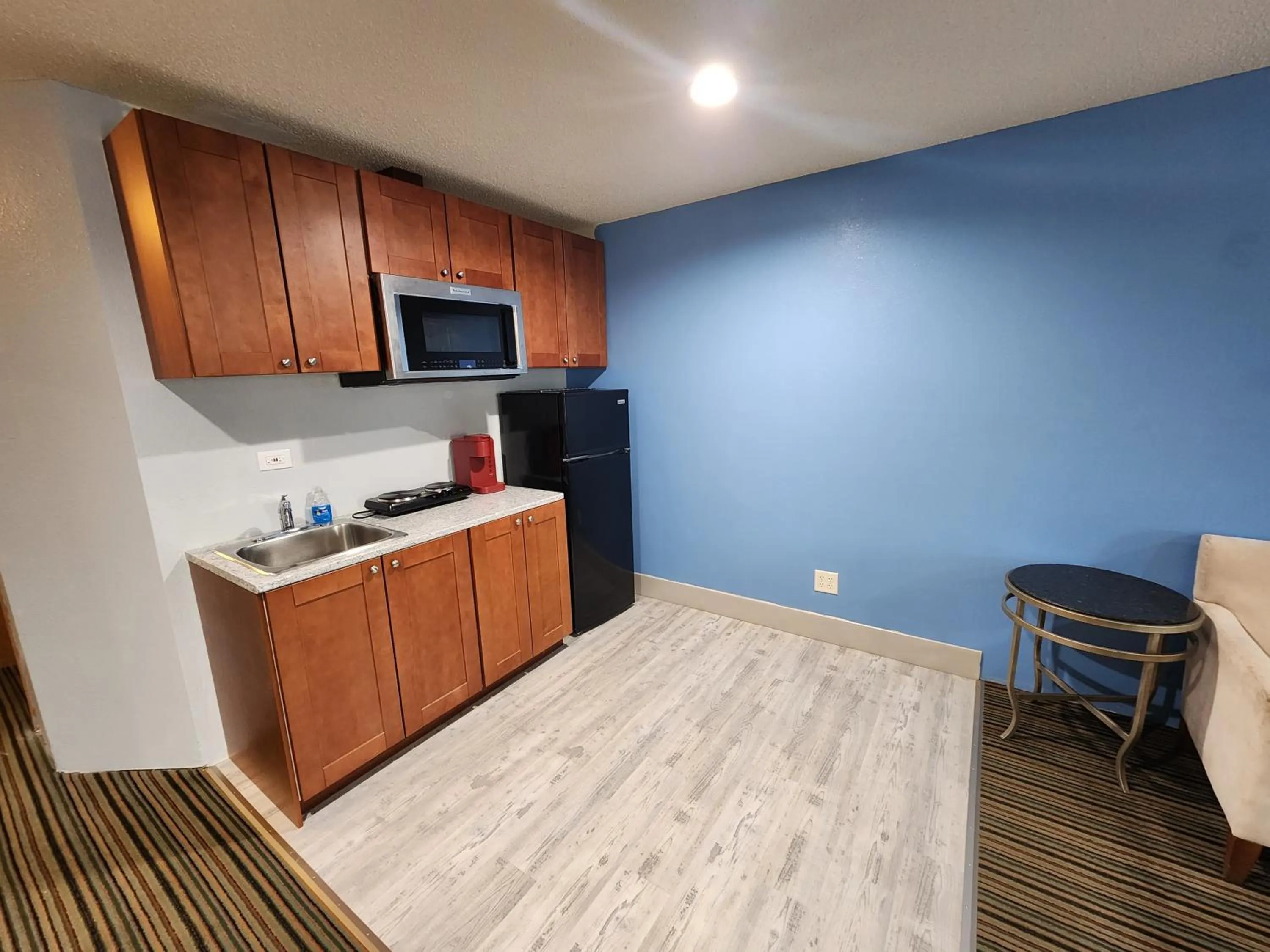 Kitchen or kitchenette in Windsor Place Inn