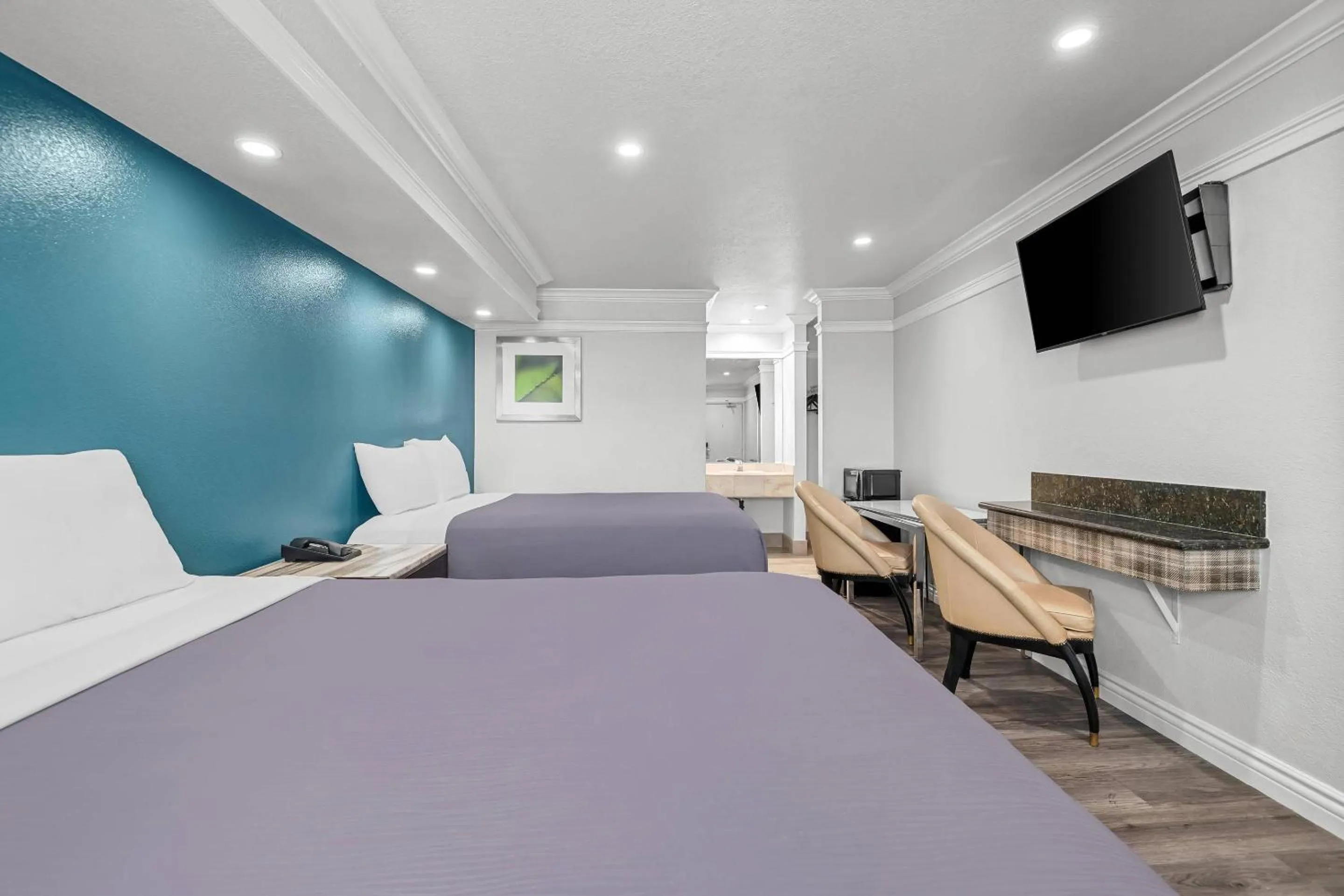 Bedroom, Bed in Rodeway Inn Commerce - Los Angeles