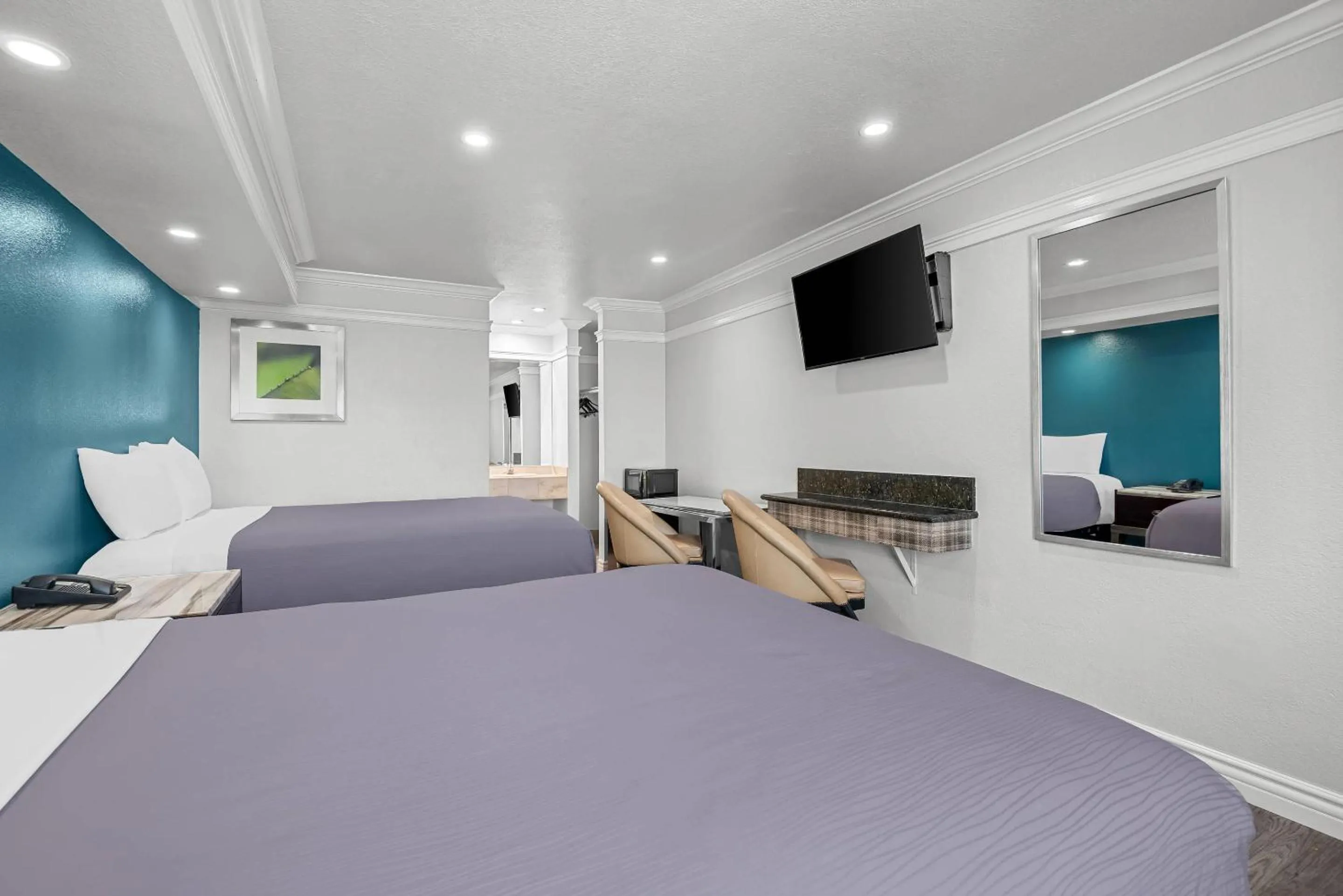 Bedroom, Bed in Rodeway Inn Commerce - Los Angeles