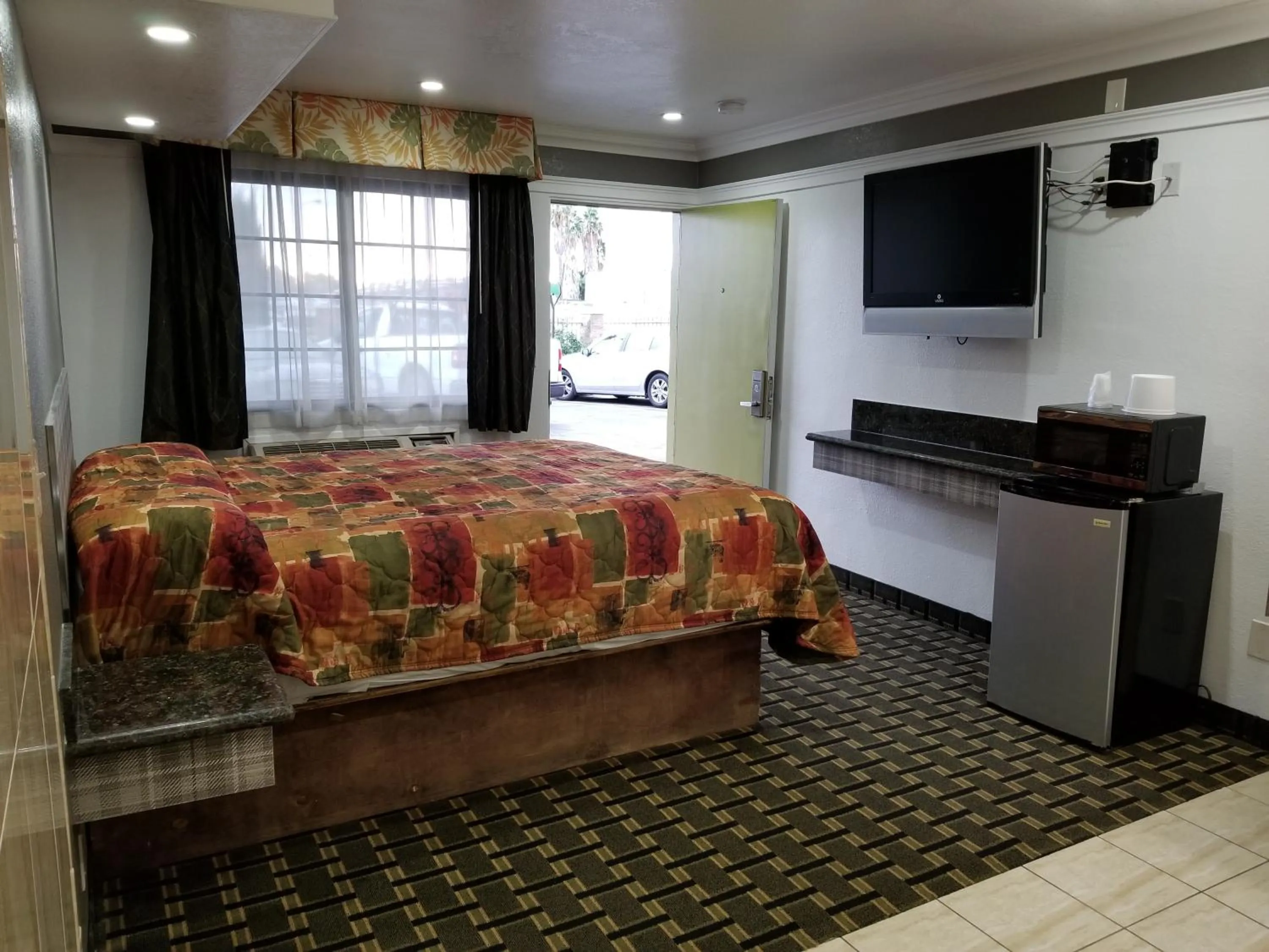 Bed in Rodeway Inn Commerce - Los Angeles