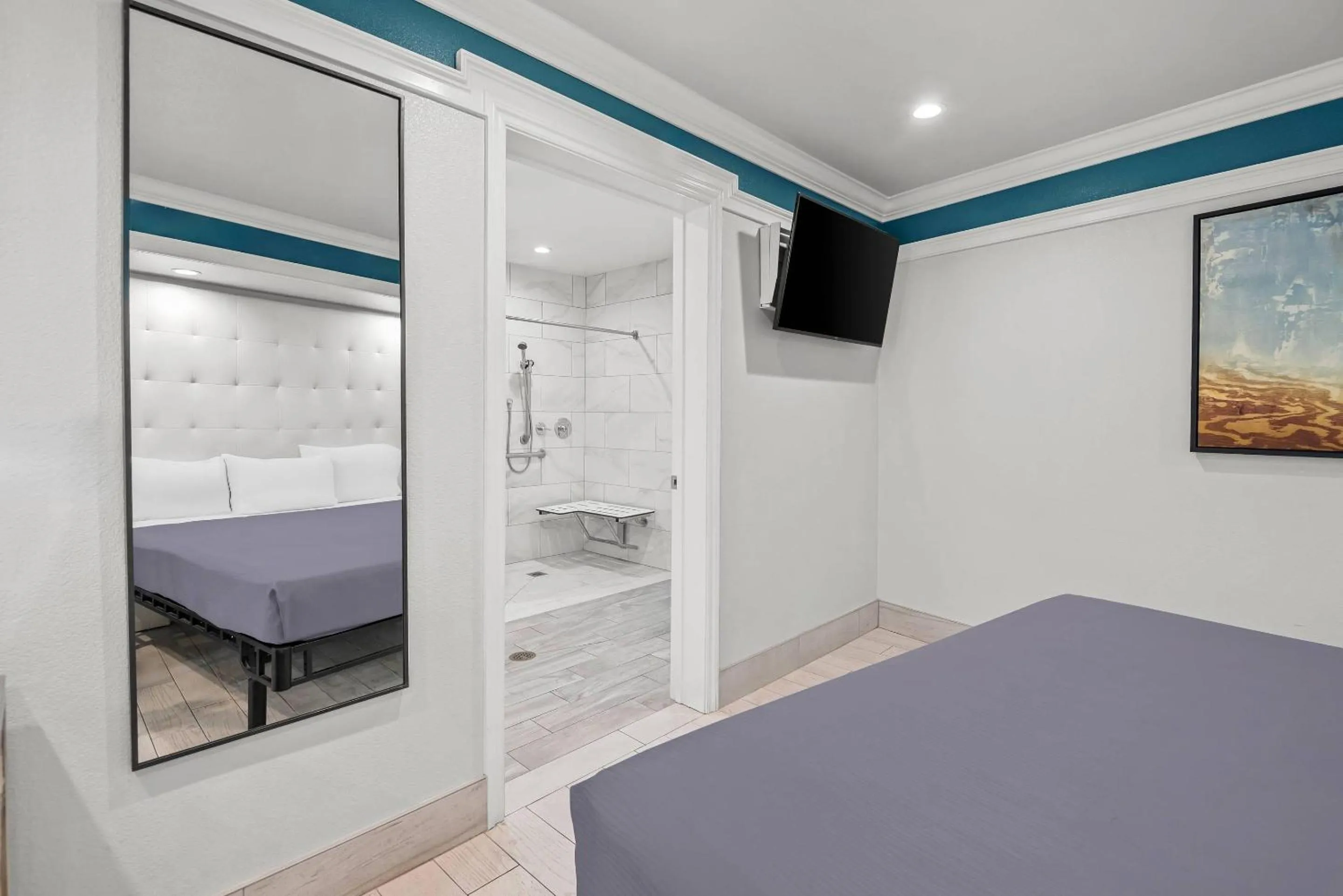 Bedroom, Bed in Rodeway Inn Commerce - Los Angeles