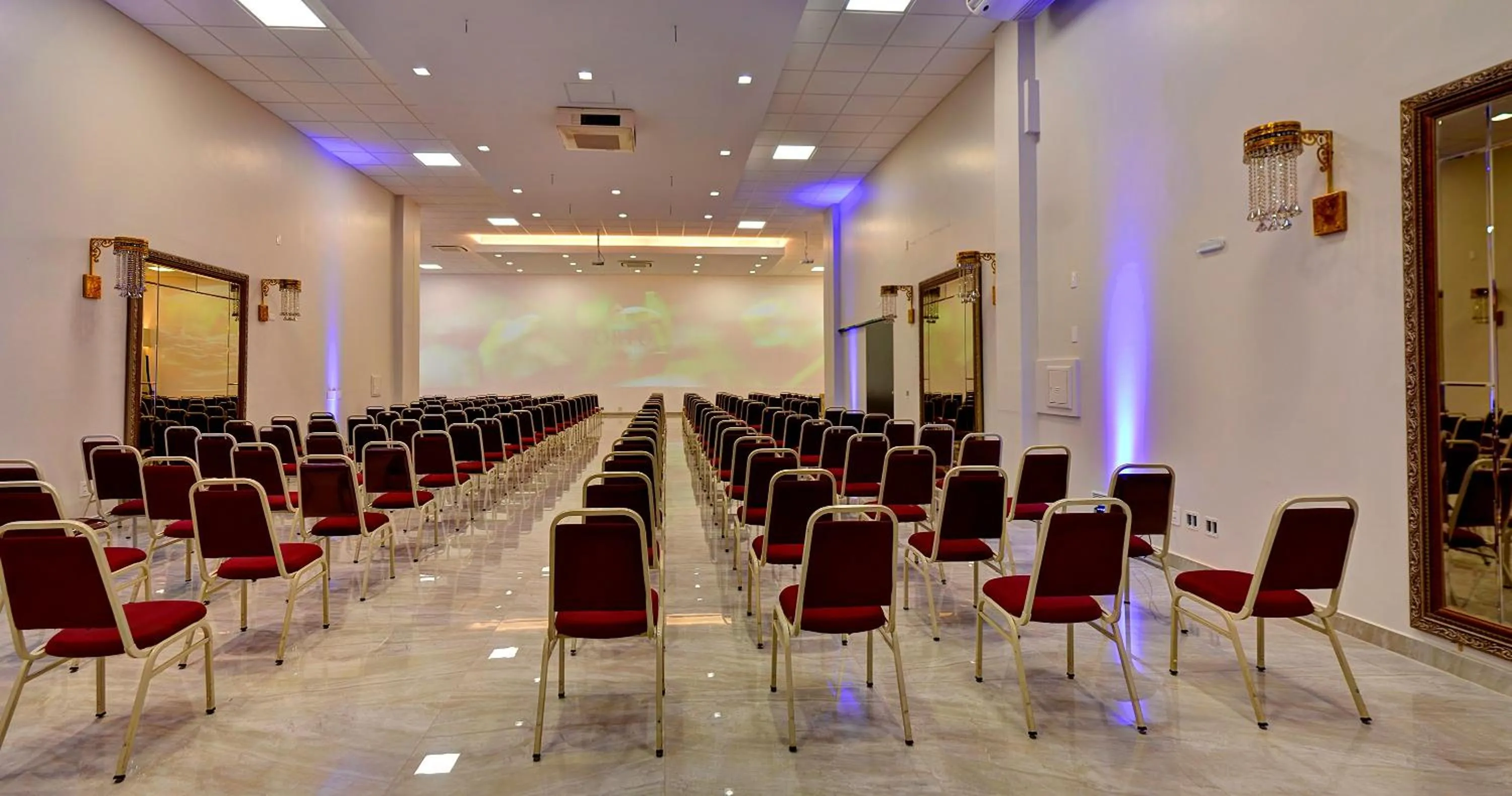 Meeting/conference room in Porto Minas Hotel e Convenções