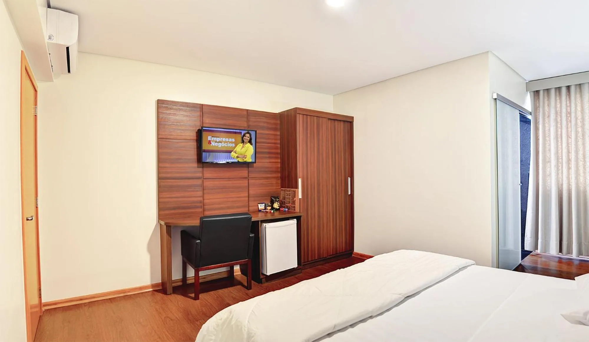 Photo of the whole room, Bed in Porto Minas Hotel e Convenções