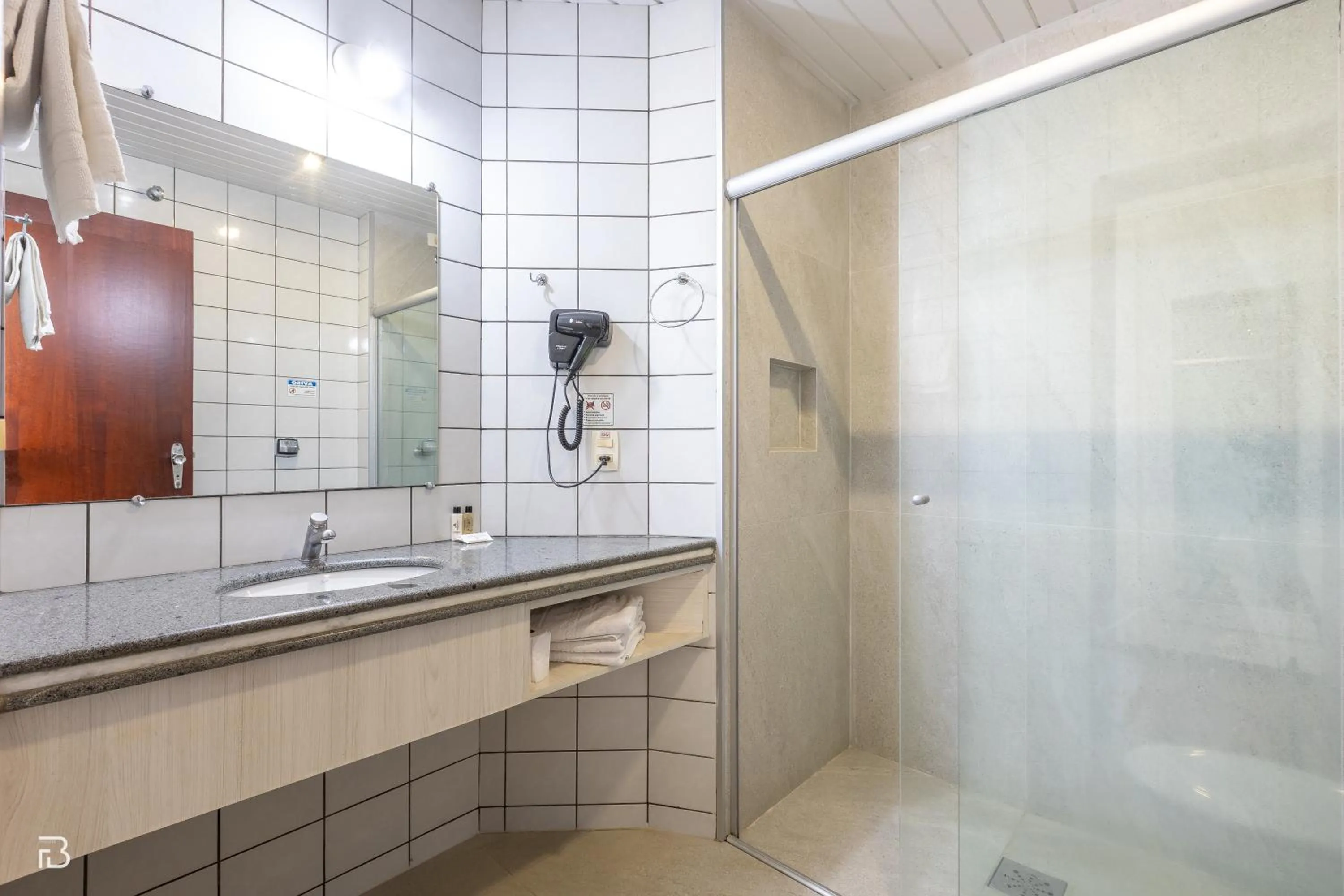 Bathroom in Porto Minas Hotel e Convenções