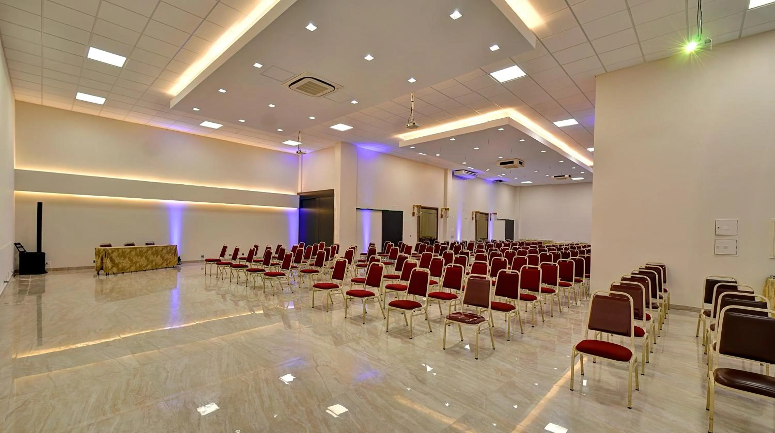 Meeting/conference room in Porto Minas Hotel e Convenções