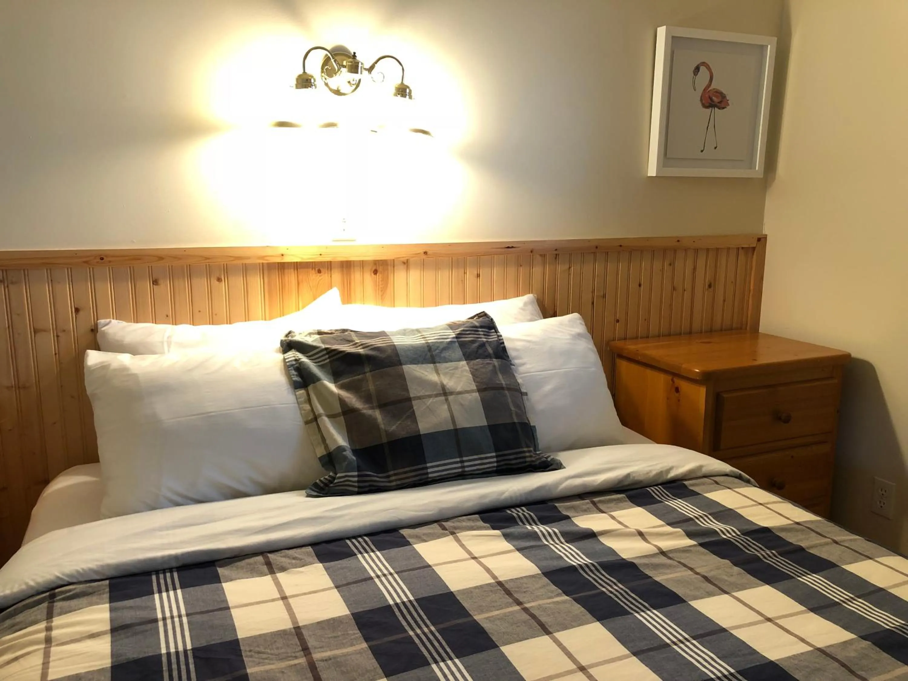 Bed in Piccadilly Motel