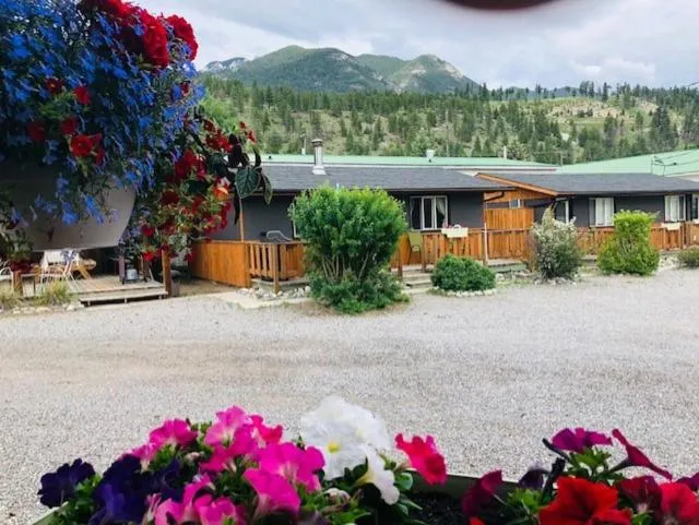 Property building in Piccadilly Motel