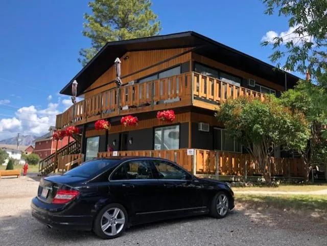 Property building in Piccadilly Motel