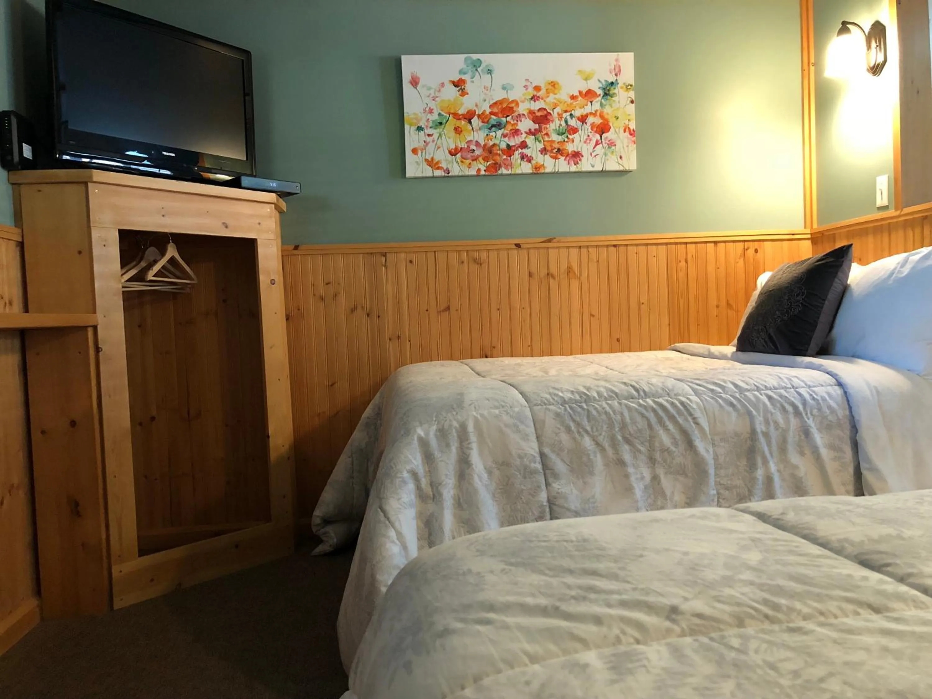 Bedroom, Bed in Piccadilly Motel