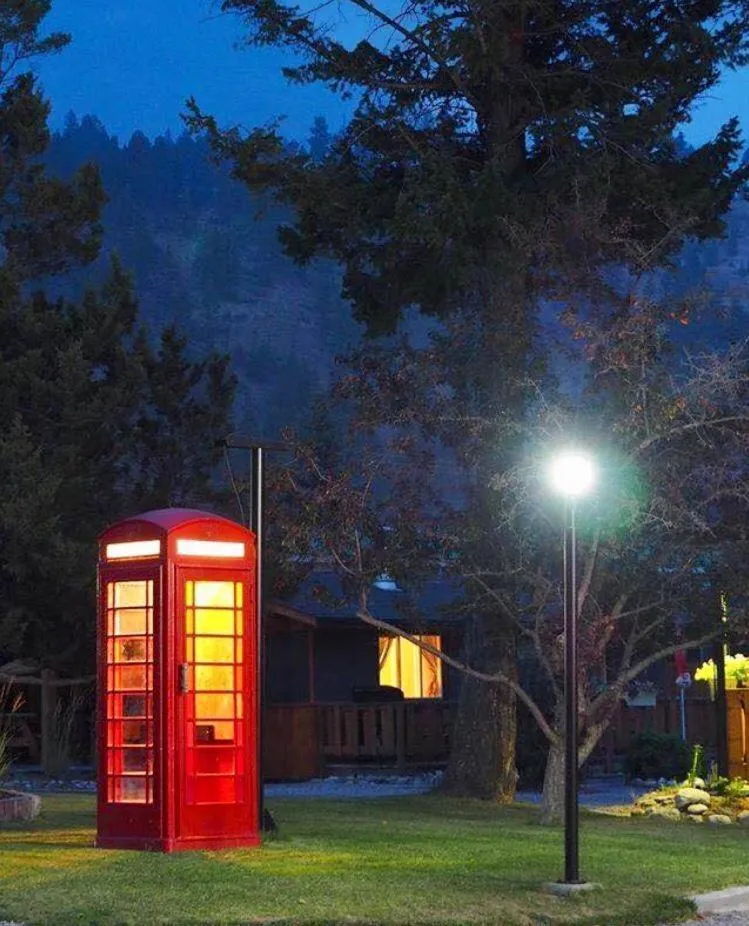 Sunset in Piccadilly Motel