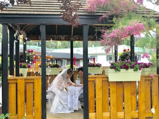 wedding in Piccadilly Motel