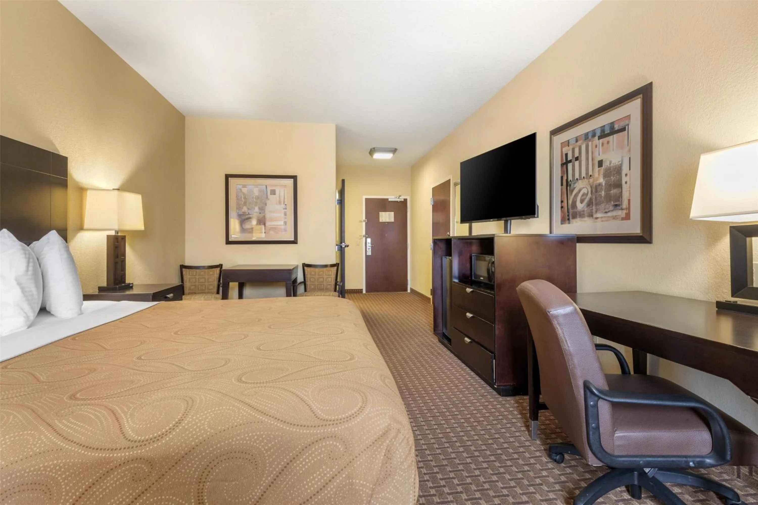 Bedroom, Bed in Best Western Bastrop Pines Inn