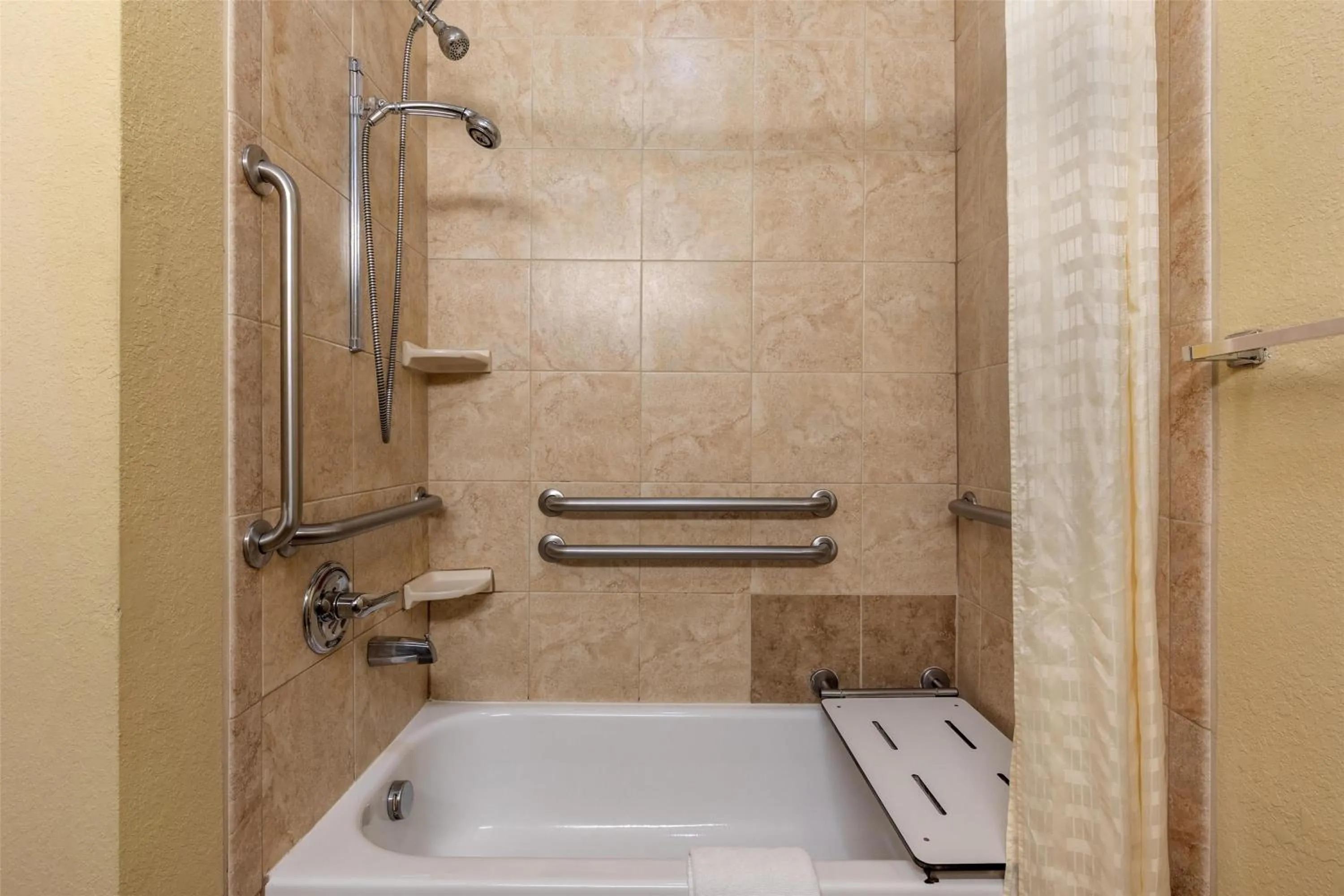 Bathroom in Best Western Bastrop Pines Inn