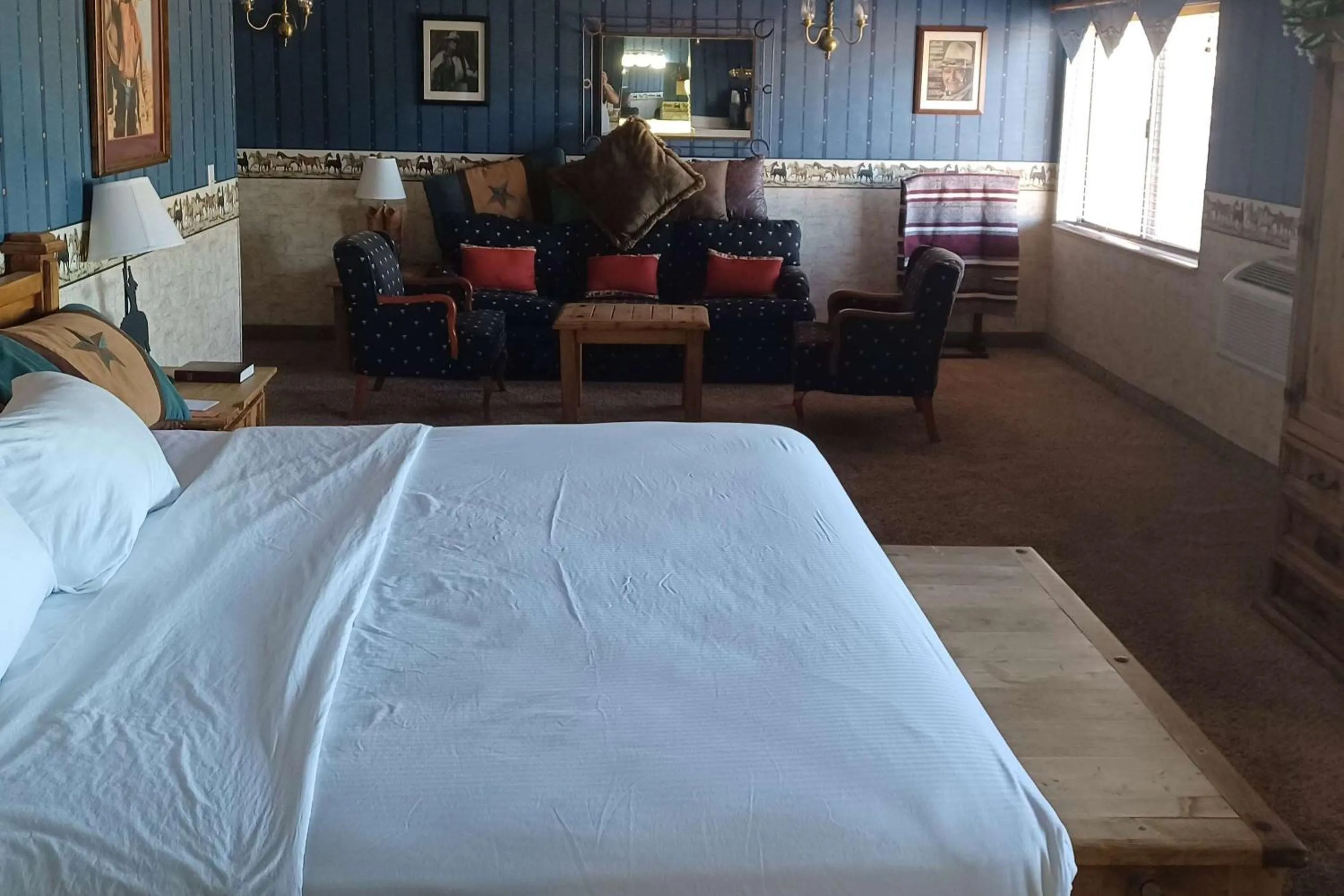 Photo of the whole room, Bed in Howard Johnson by Wyndham Springerville