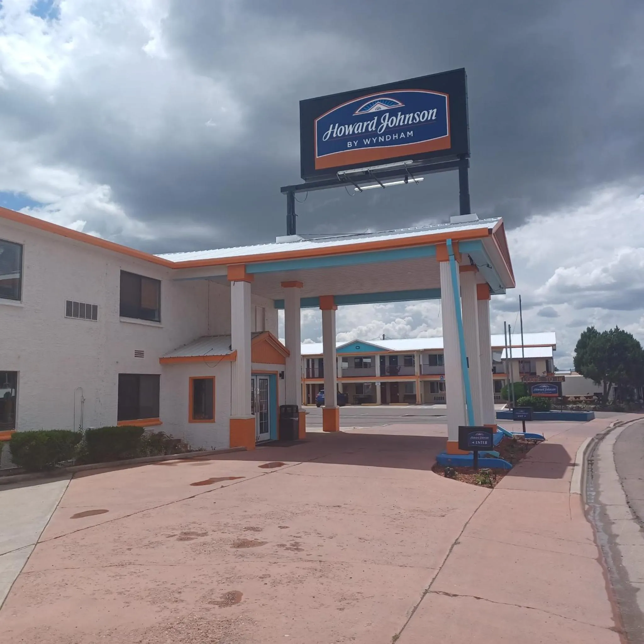 Property building in Howard Johnson by Wyndham Springerville