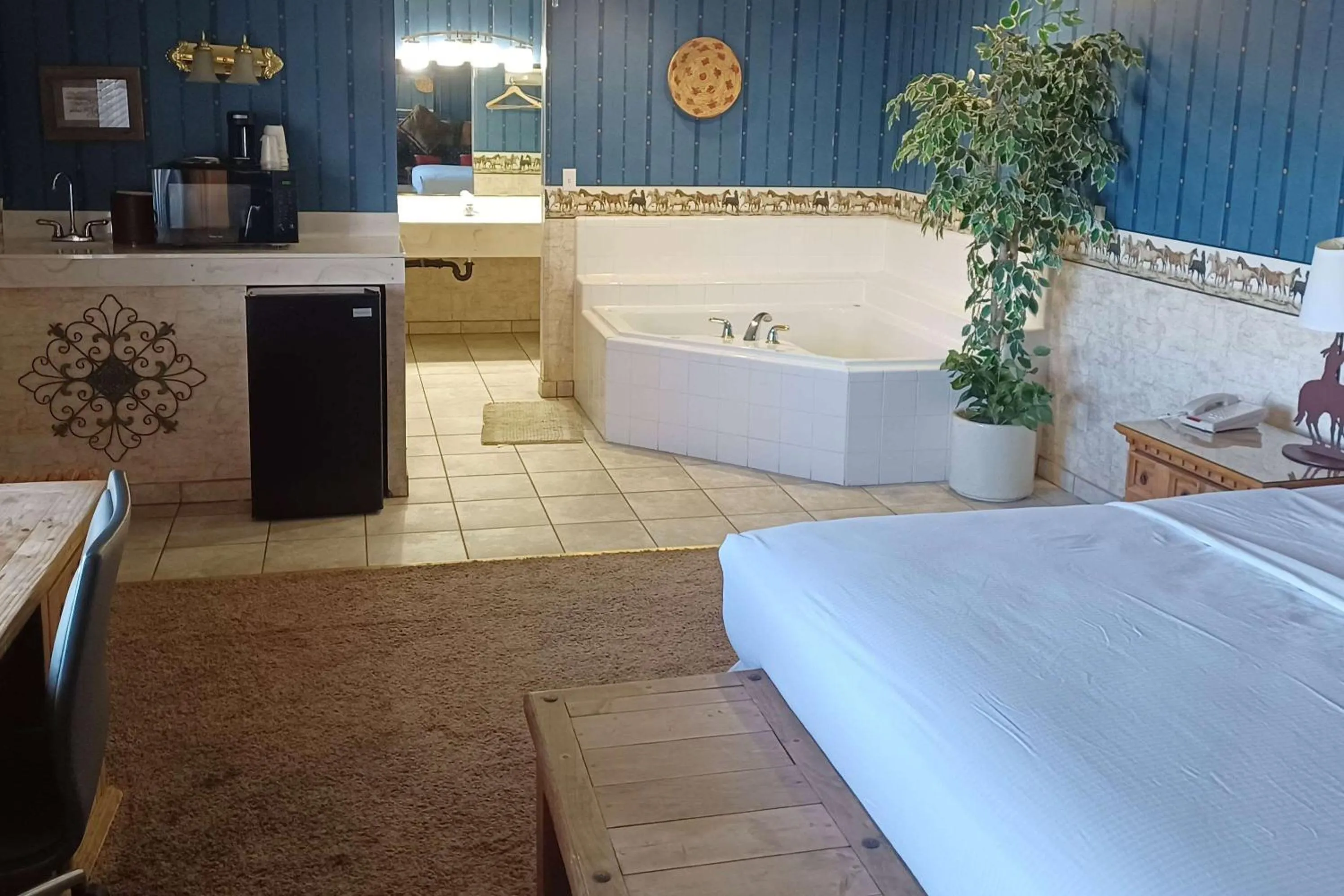 Photo of the whole room, Bed in Howard Johnson by Wyndham Springerville