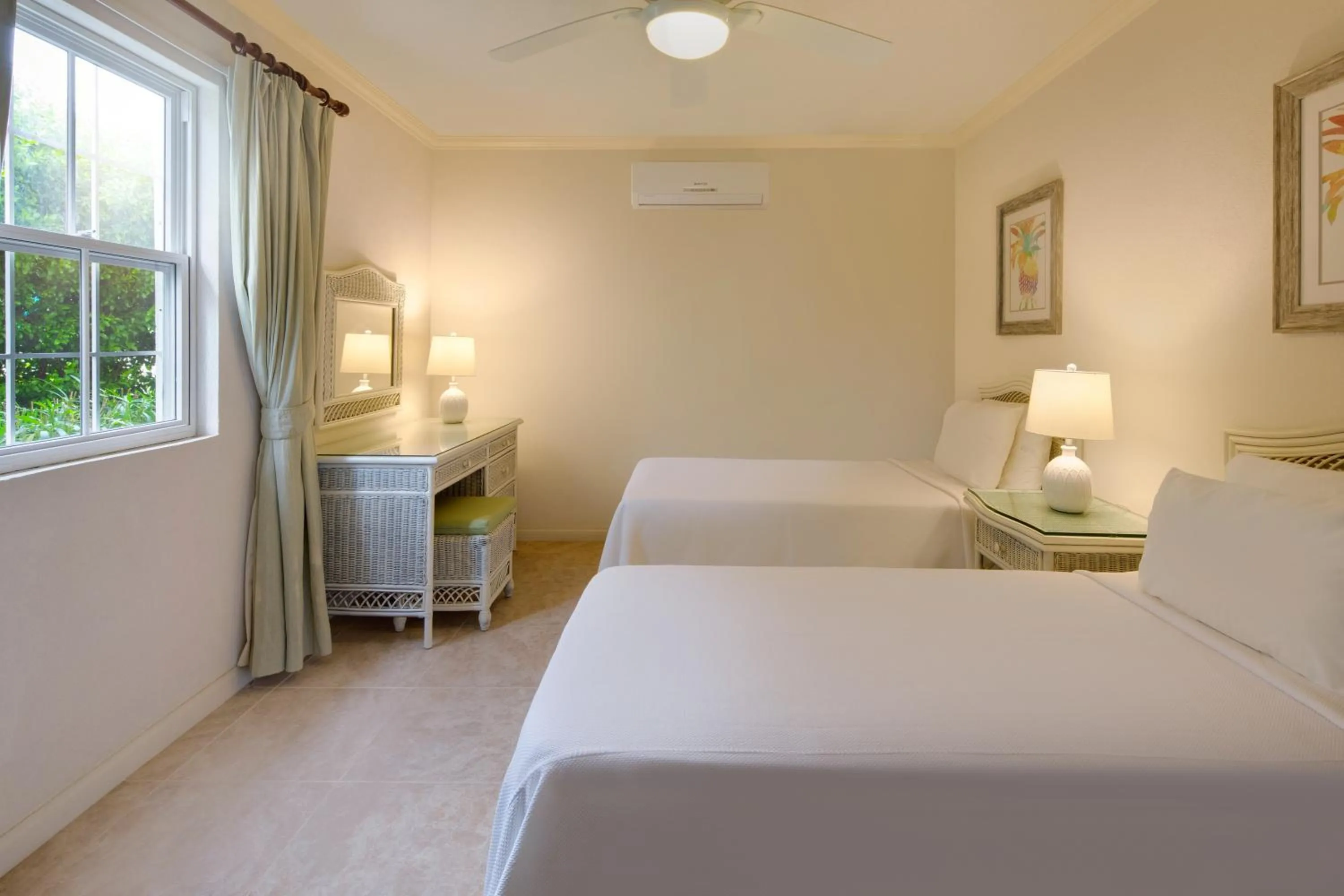 Bedroom, Bed in Beach View Hotel