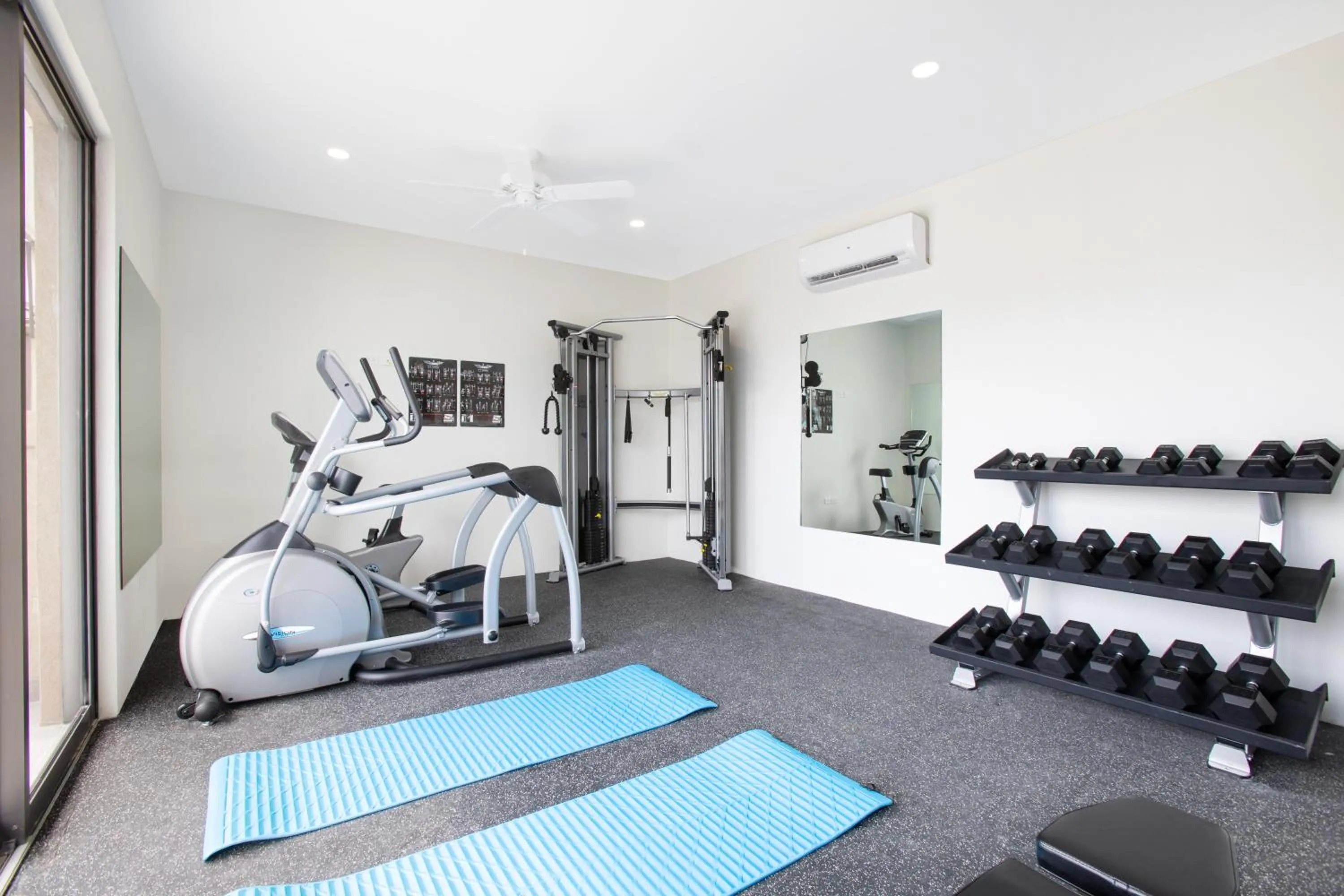 Fitness centre/facilities in Beach View Hotel