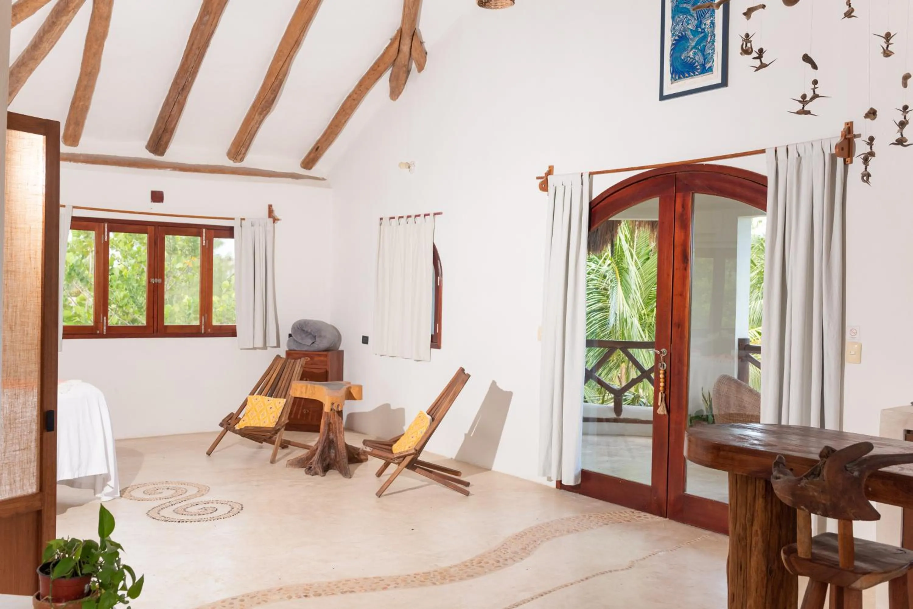 Photo of the whole room in Casa Takywara