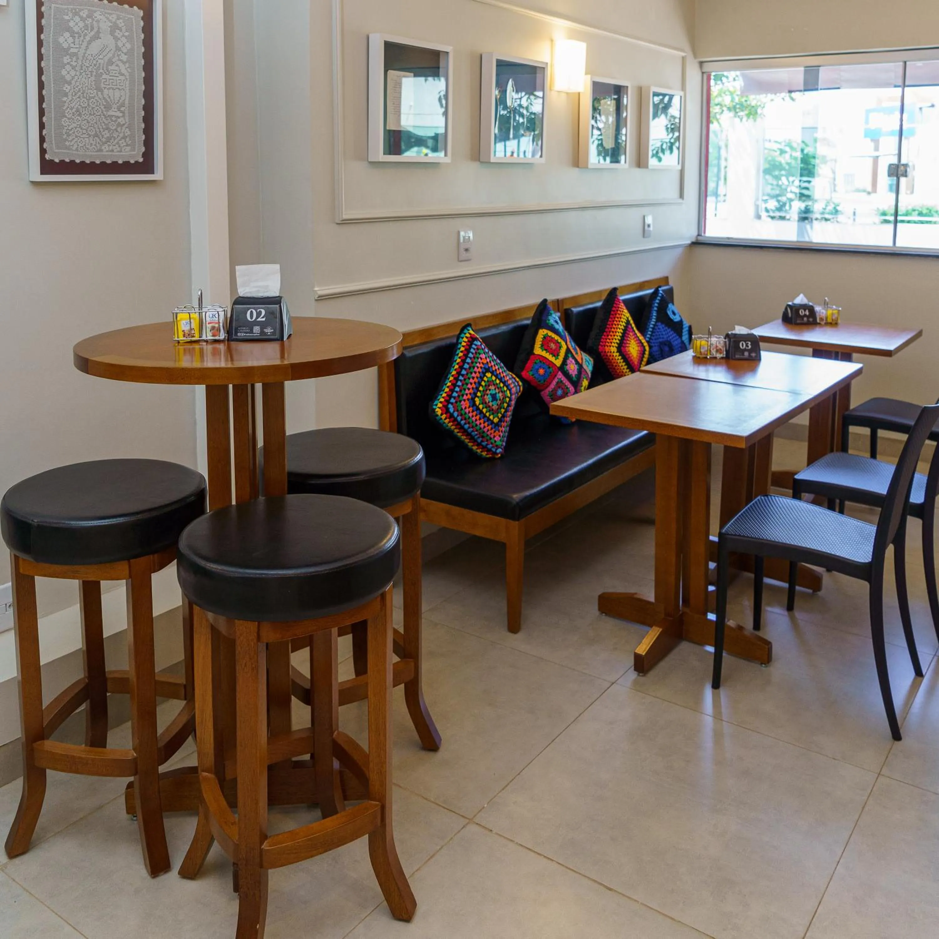 Restaurant/places to eat in Hotel Maraja