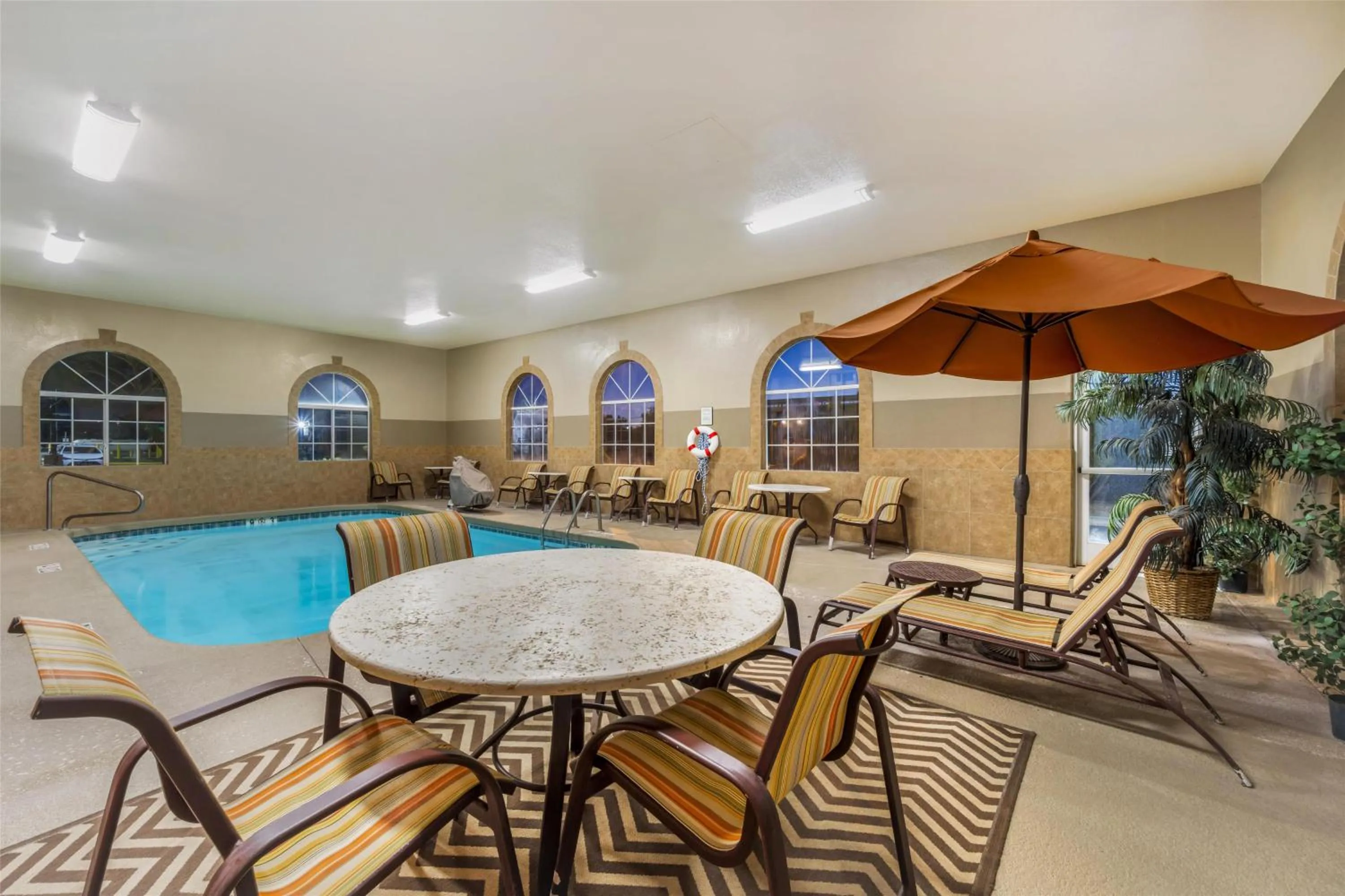 Pool view in Best Western Plus Winslow Inn