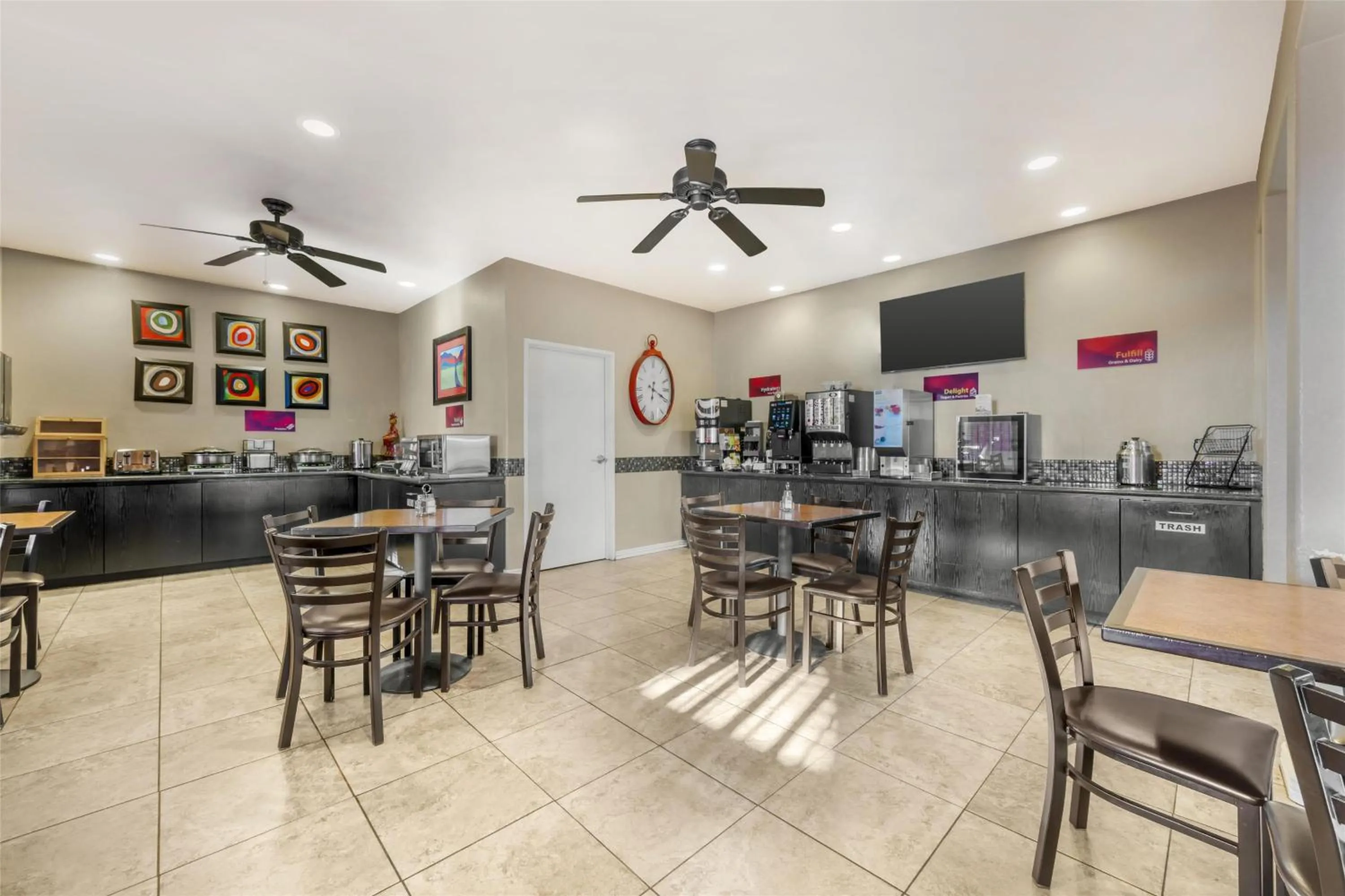 Breakfast in Best Western Plus Winslow Inn