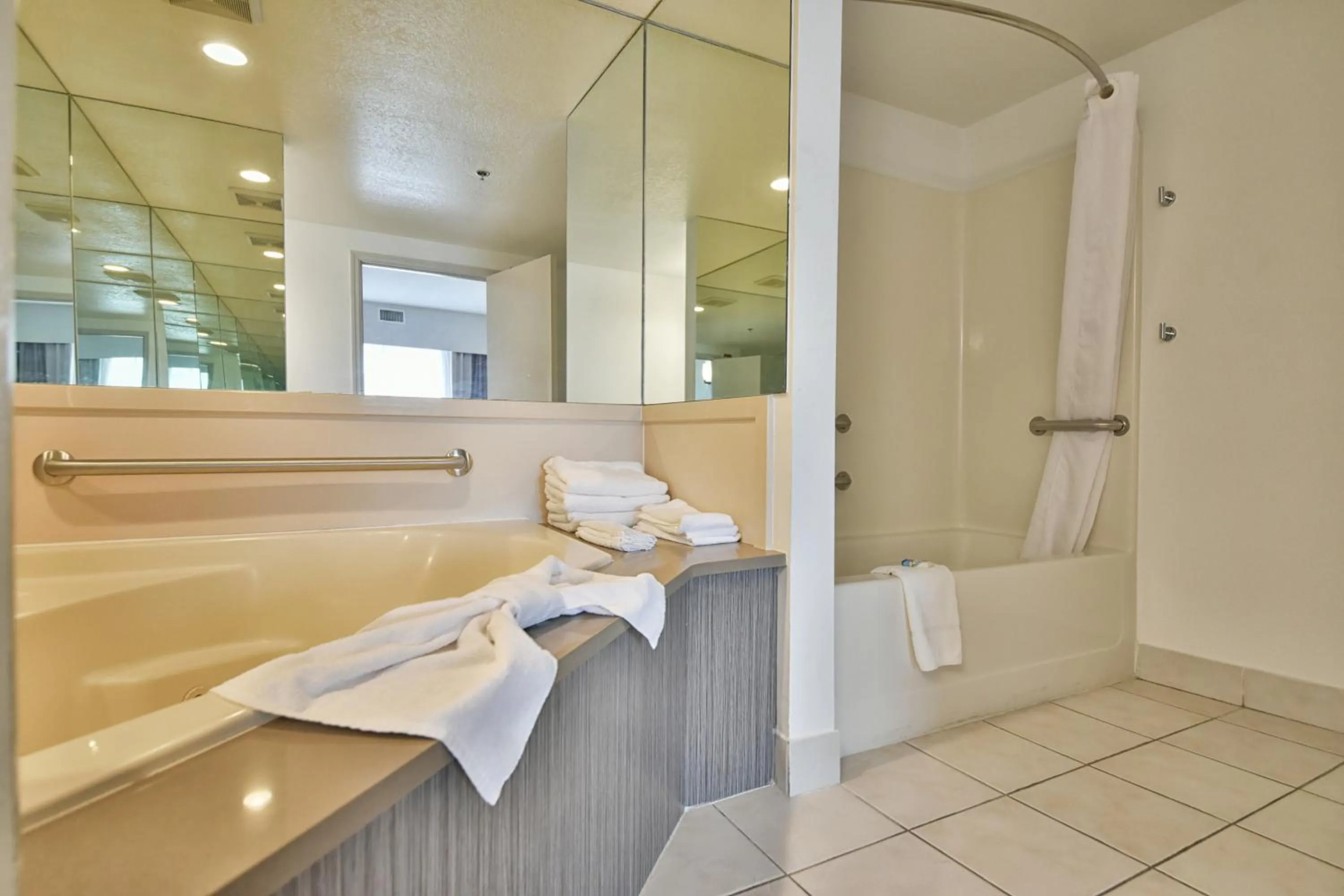 Shower in Country Inn & Suites by Radisson Ocala Southwest