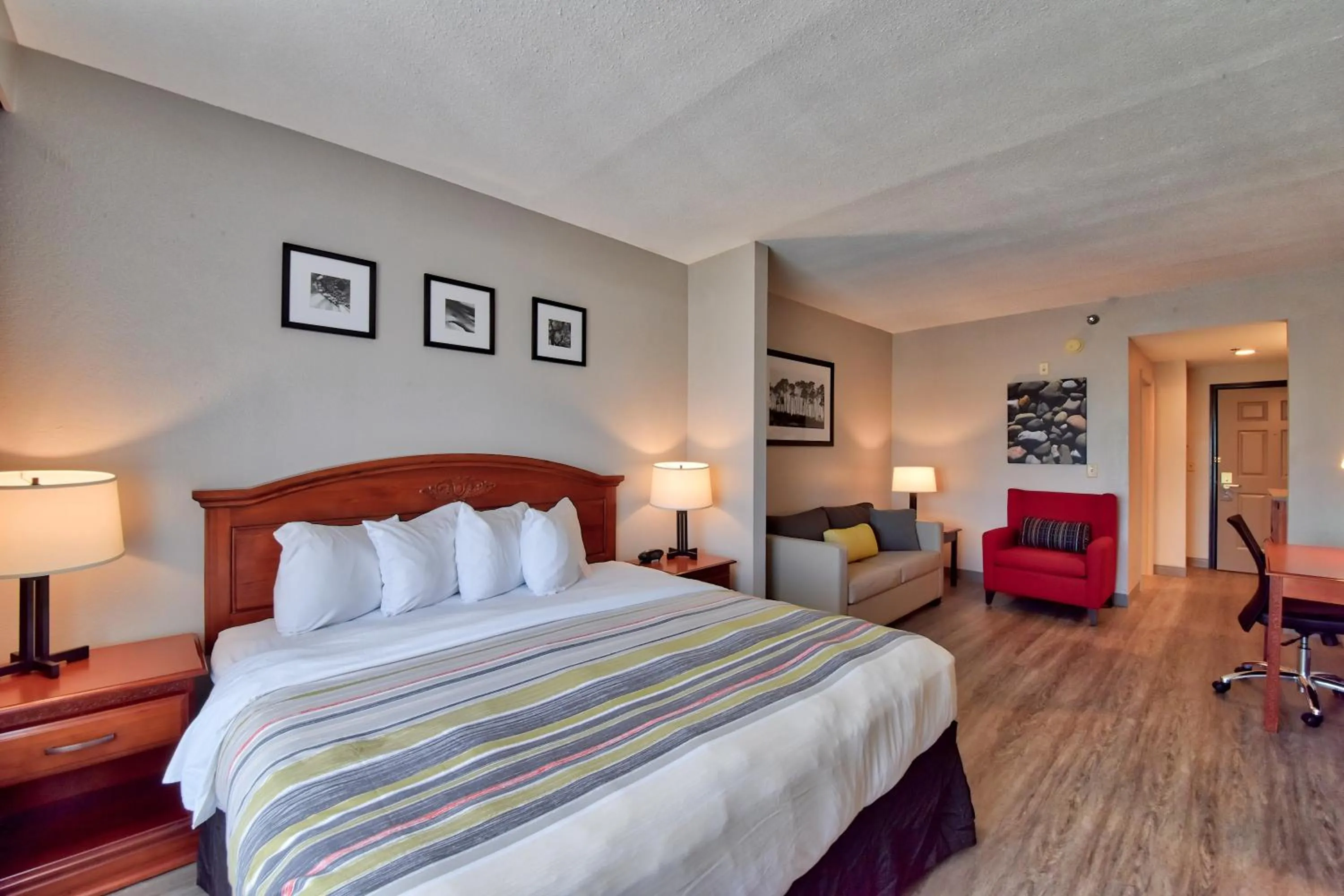 Bed in Country Inn & Suites by Radisson Ocala Southwest