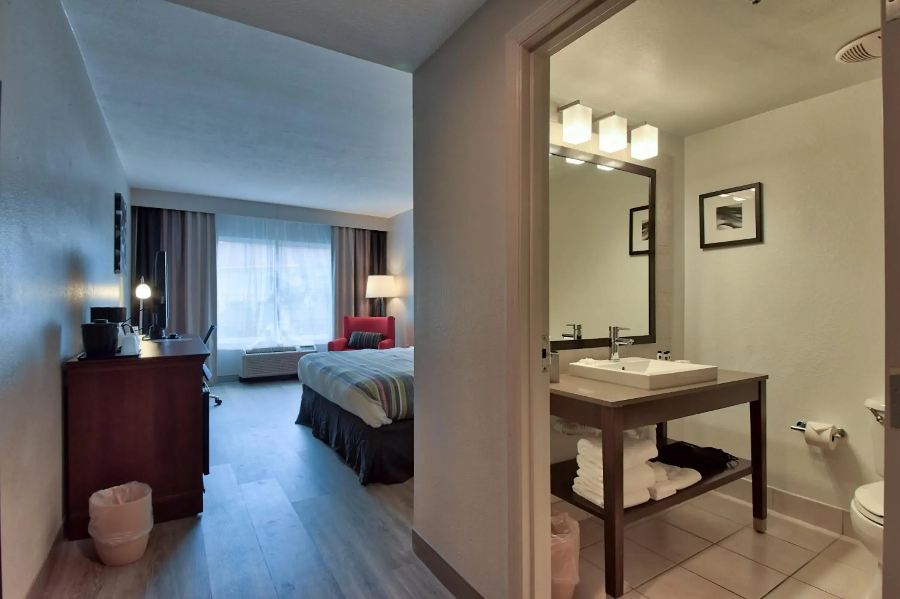 King Room - Disability Access/Non-Smoking in Country Inn & Suites by Radisson Ocala Southwest King Room - Disability Access/Non-Smoking in Country Inn & Suites by Radisson Ocala Southwest