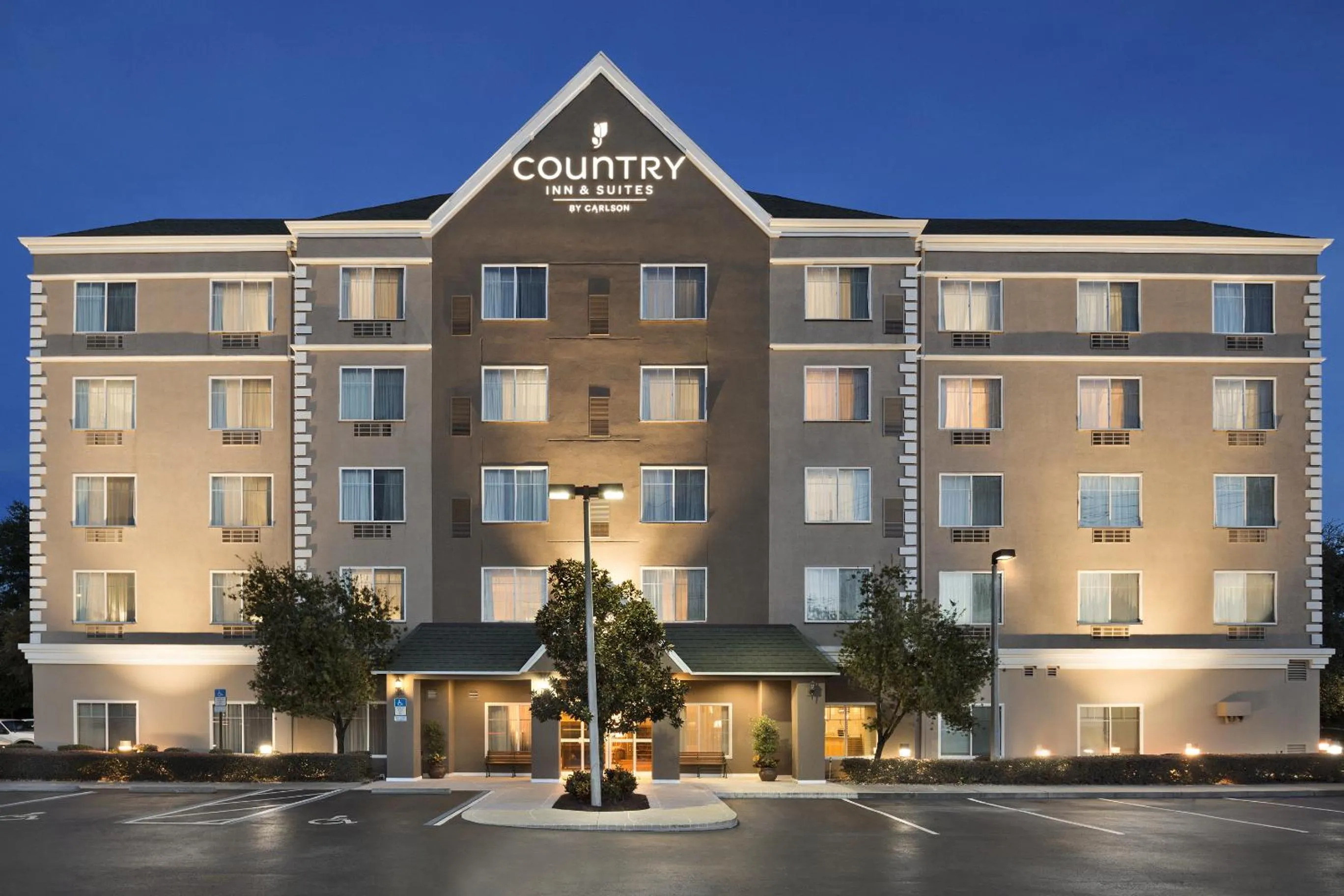 Property building in Country Inn & Suites by Radisson Ocala Southwest