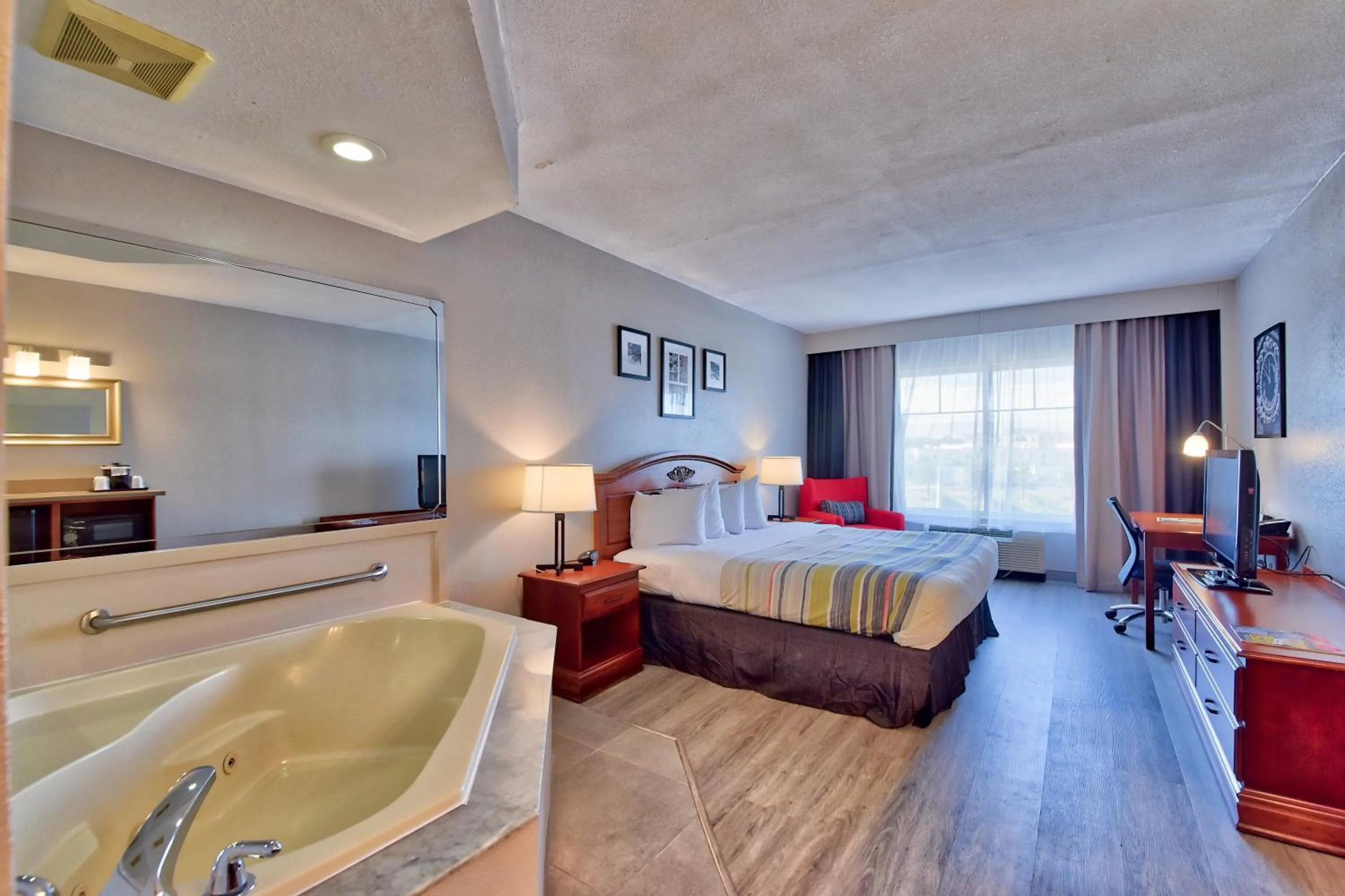 Bed in Country Inn & Suites by Radisson Ocala Southwest