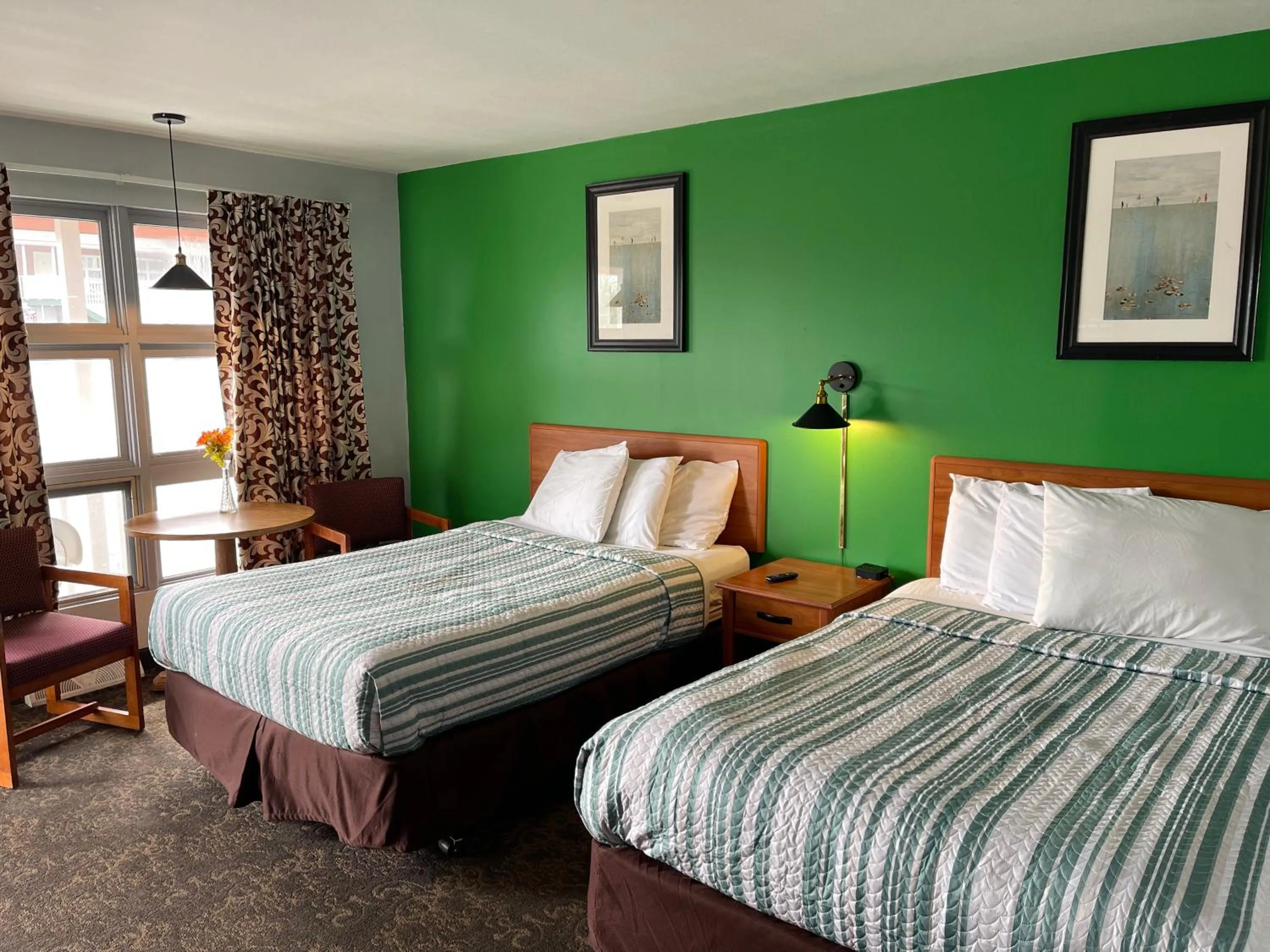 Bed in Pinebrook Motel