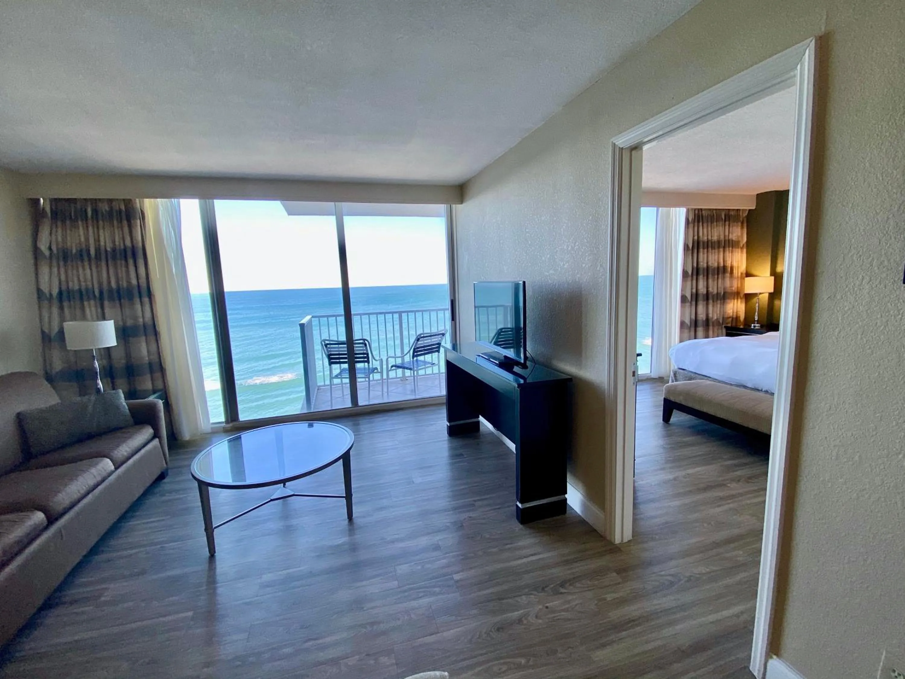 Living room, Bed in Radisson Suite Hotel Oceanfront