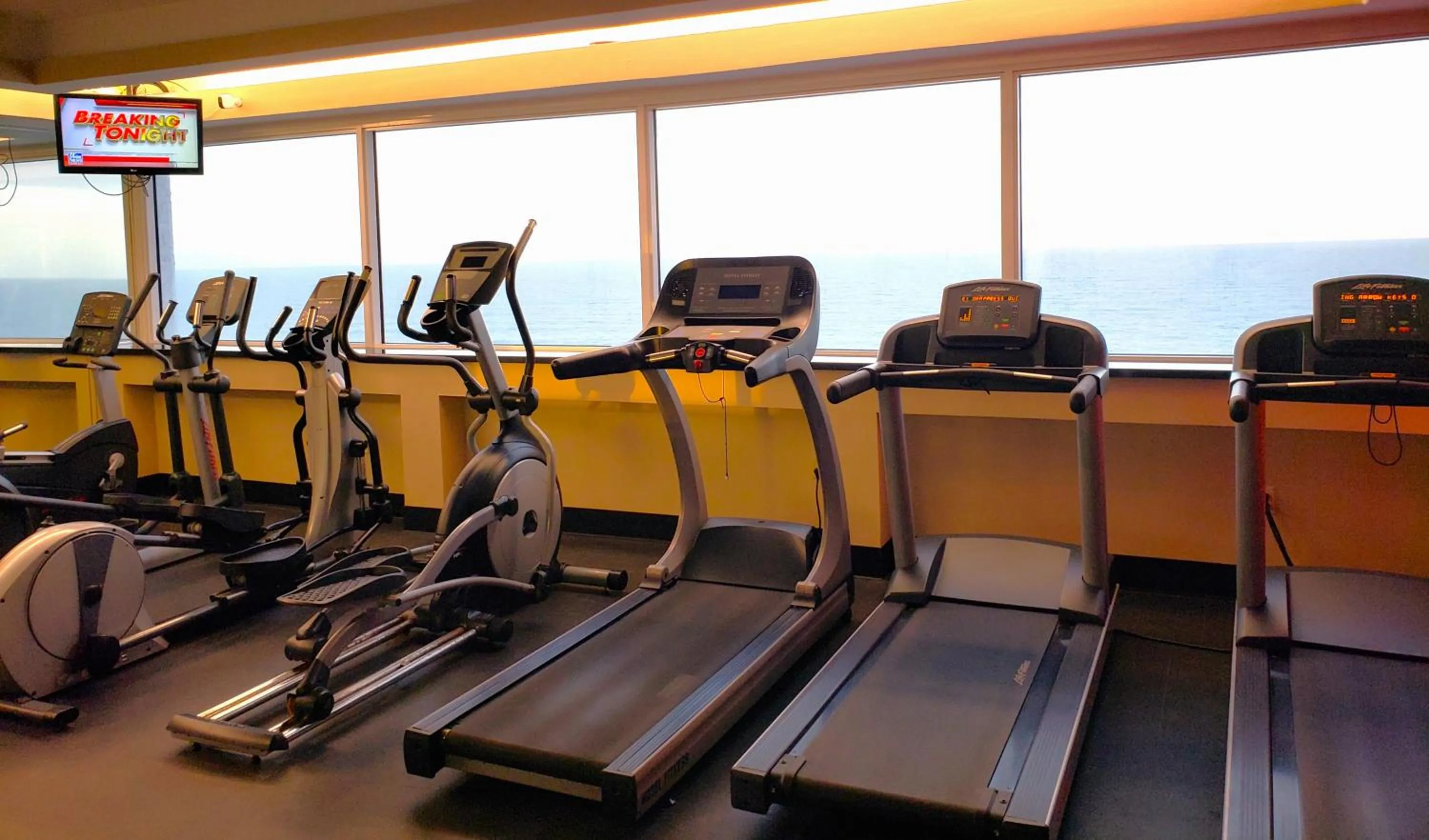 Fitness centre/facilities in Radisson Suite Hotel Oceanfront