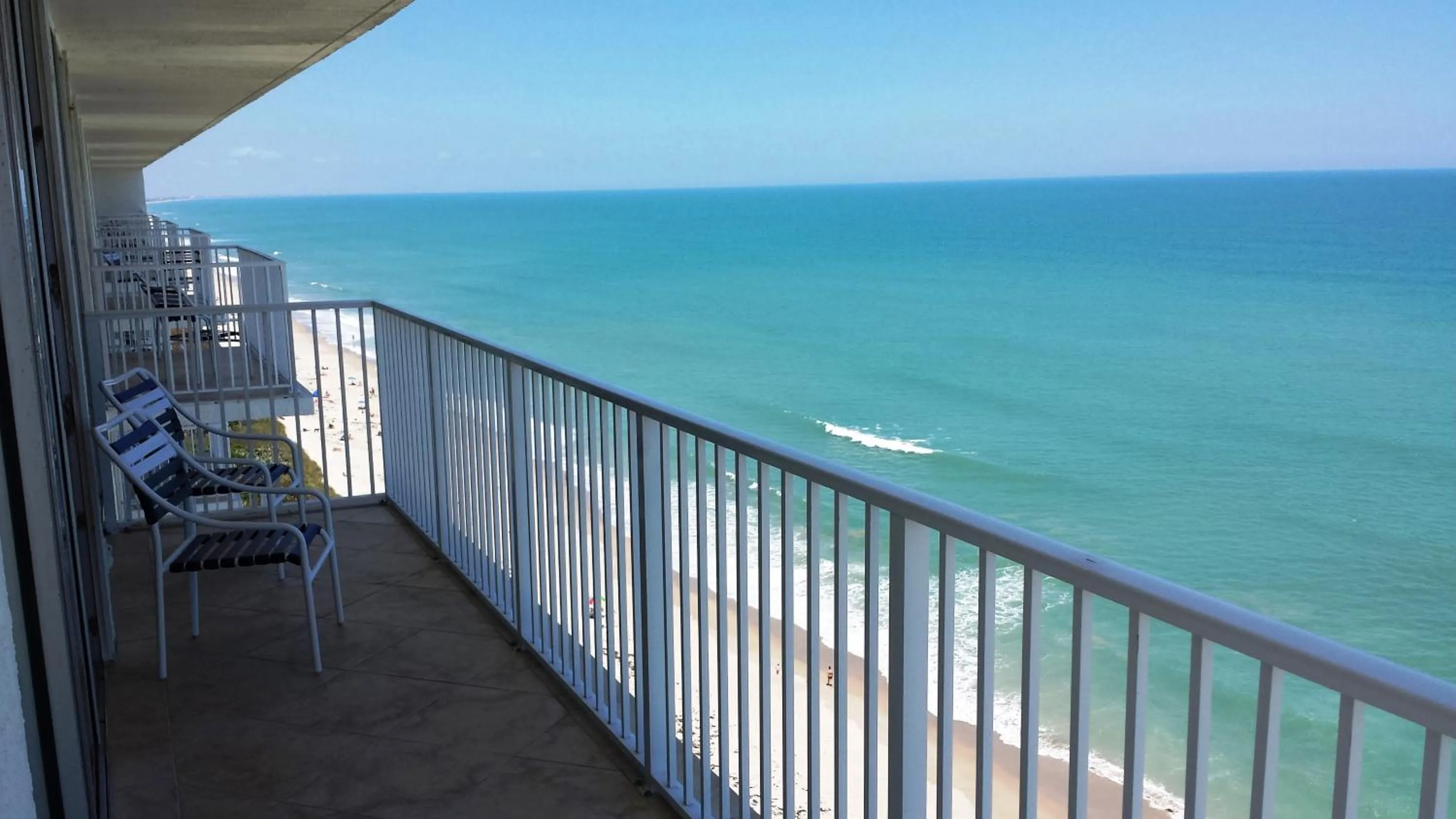 Beach in Radisson Suite Hotel Oceanfront