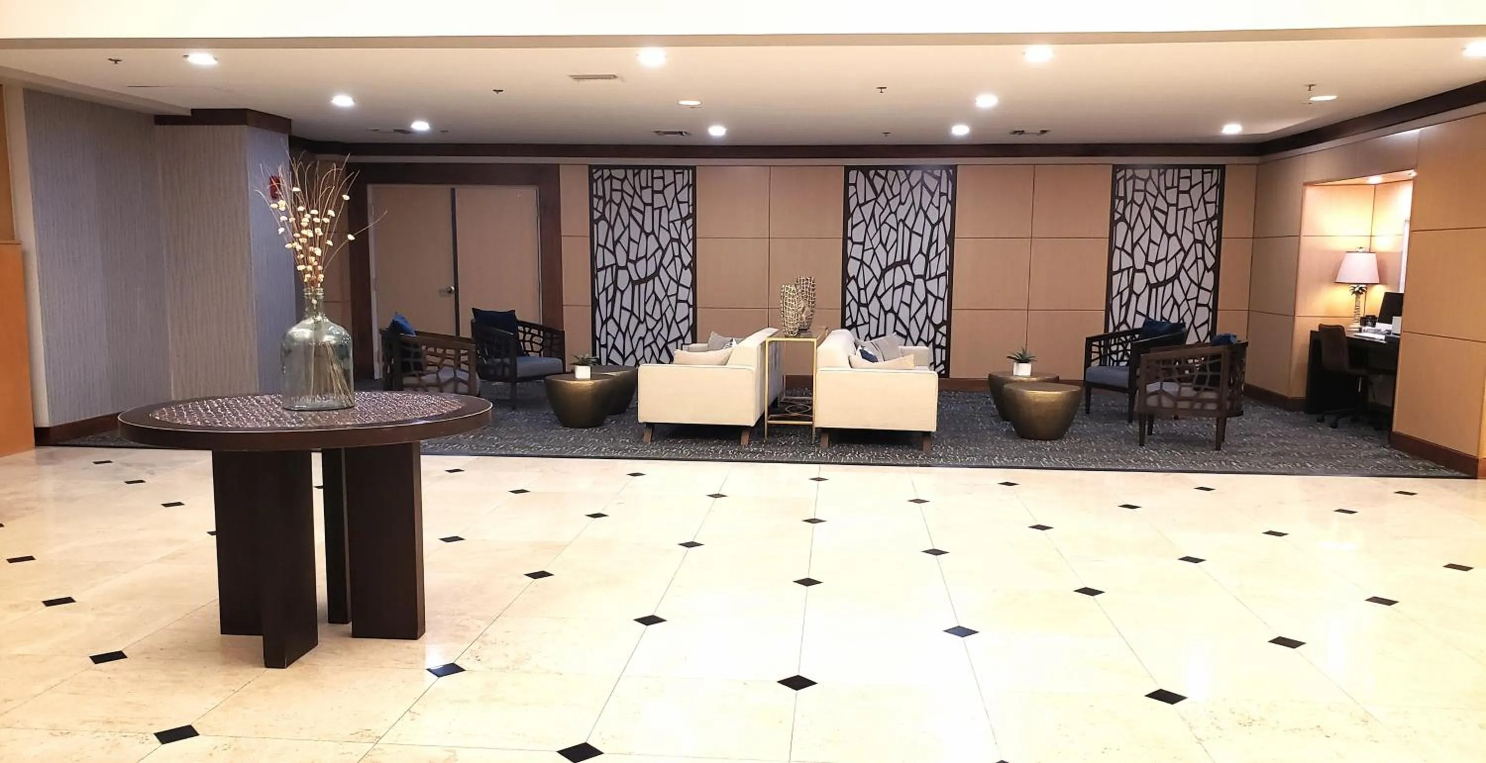 Lobby or reception in Radisson Suite Hotel Oceanfront