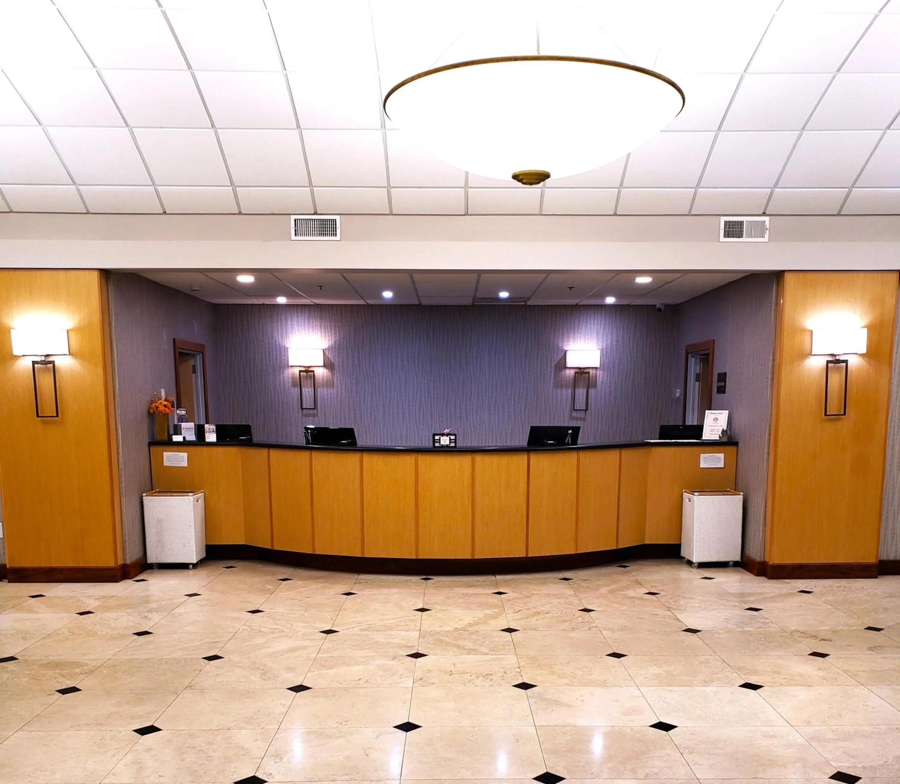 Lobby or reception in Radisson Suite Hotel Oceanfront