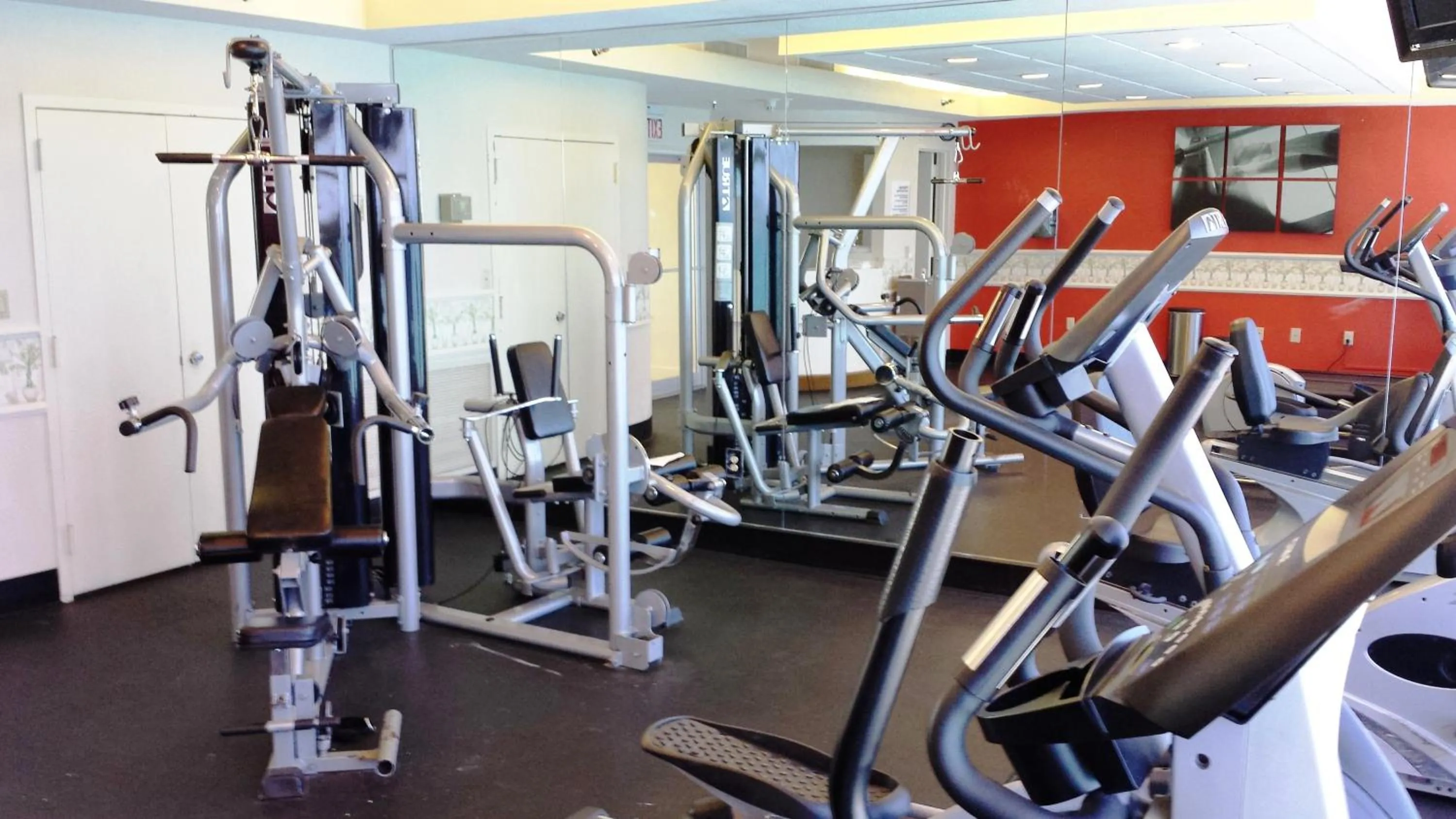 Fitness centre/facilities in Radisson Suite Hotel Oceanfront