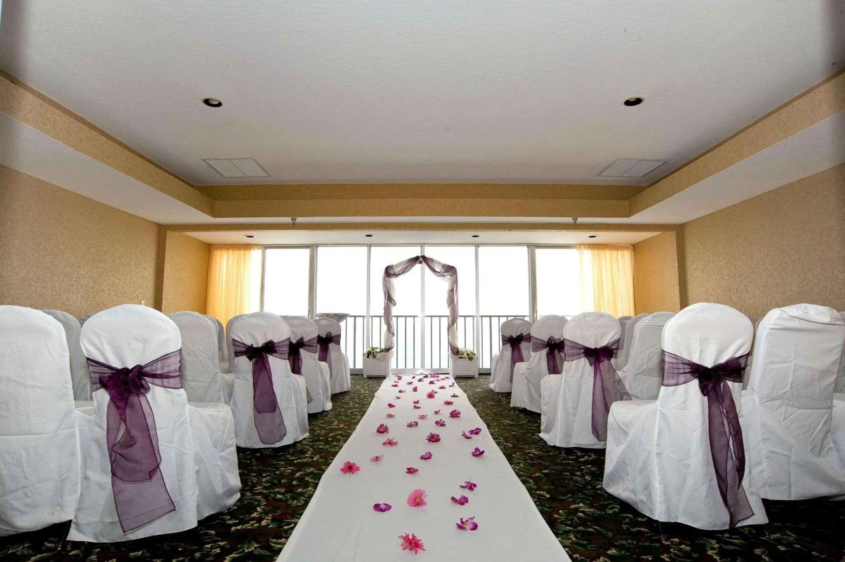 Meeting/conference room in Radisson Suite Hotel Oceanfront