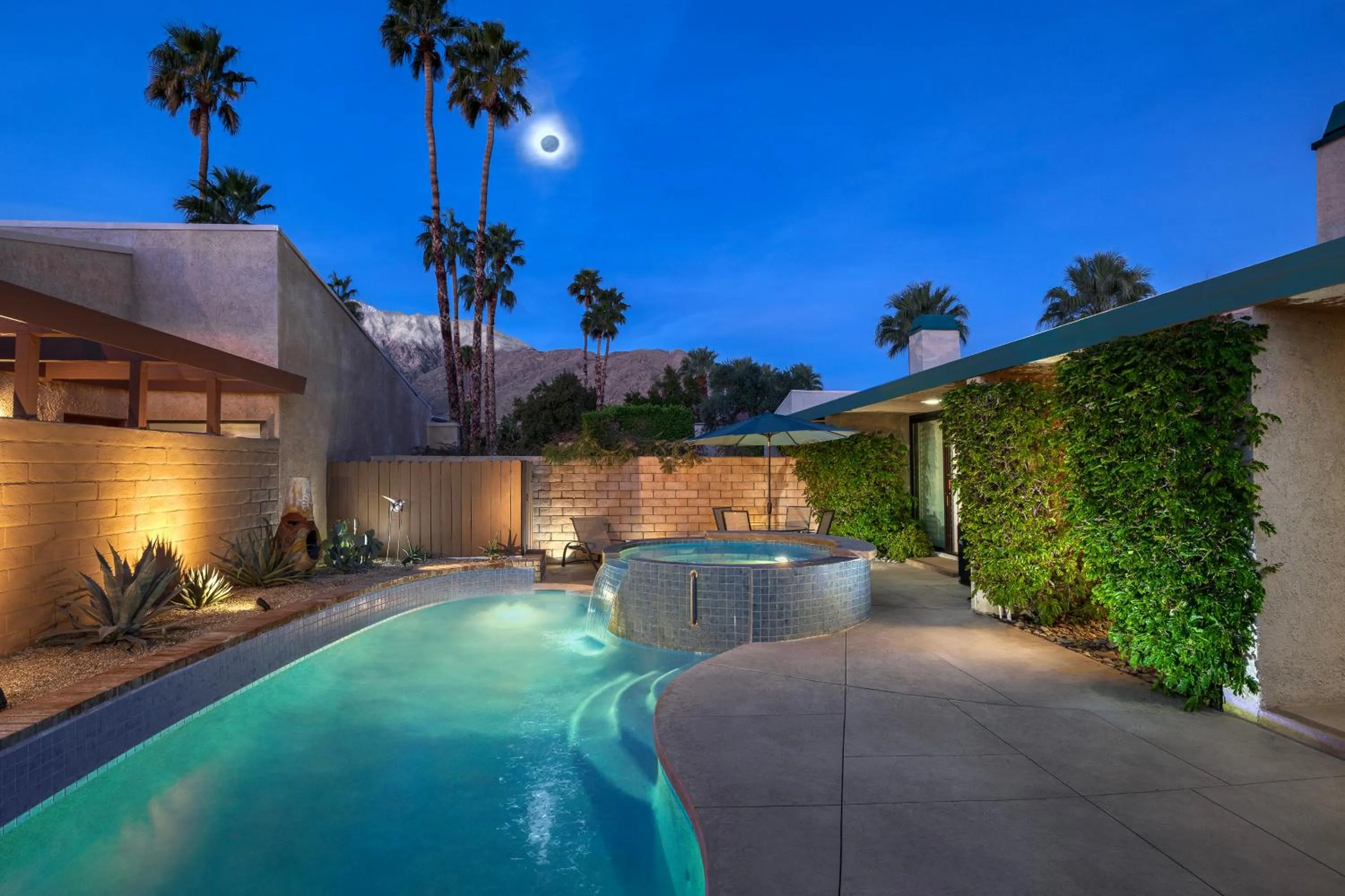 Garden in Sundance Villas by Private Villa Management