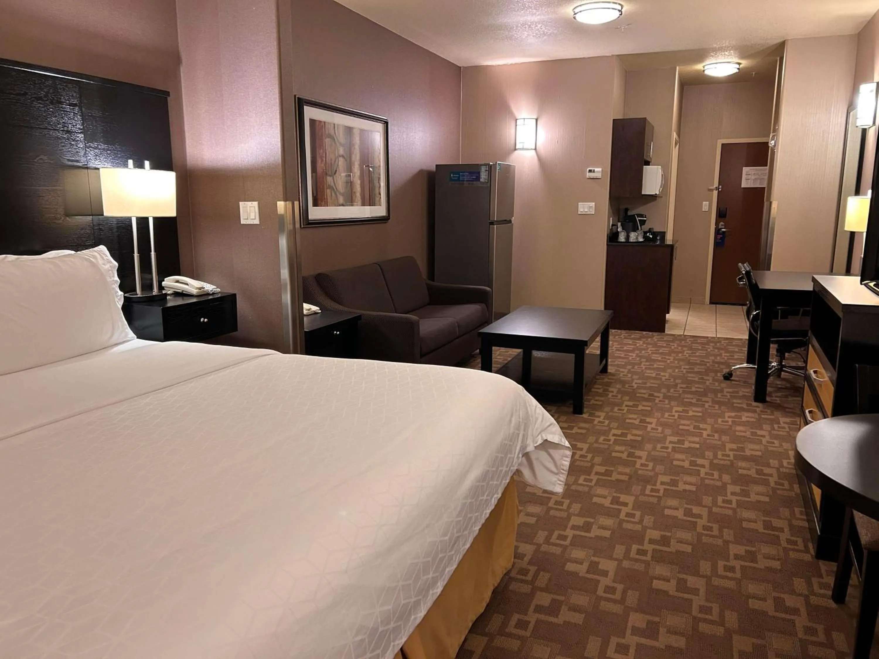 Bedroom, Bed in Holiday Inn Express and Suites Dawson Creek, an IHG Hotel