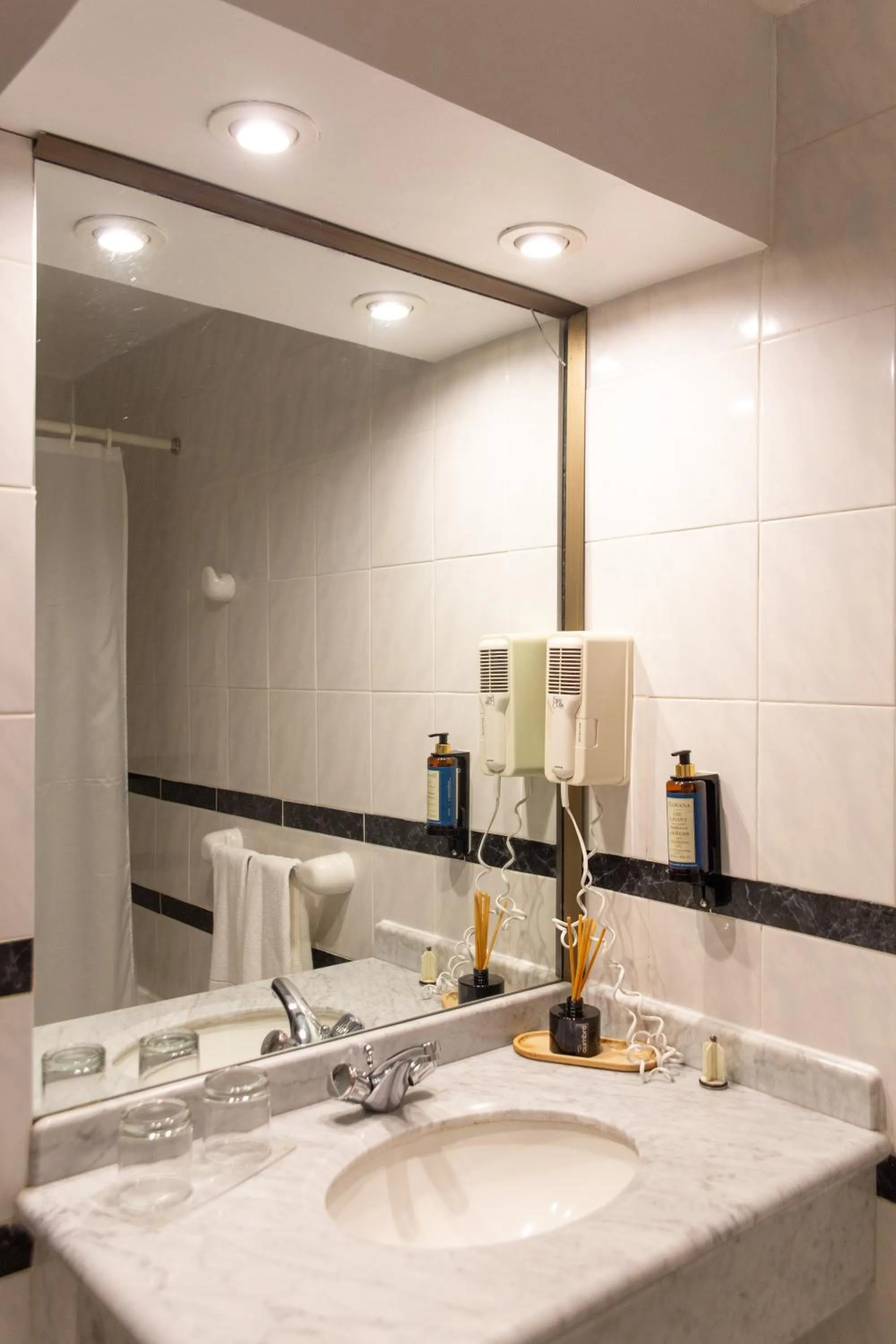 Bathroom in Hotel Puerta del Sur