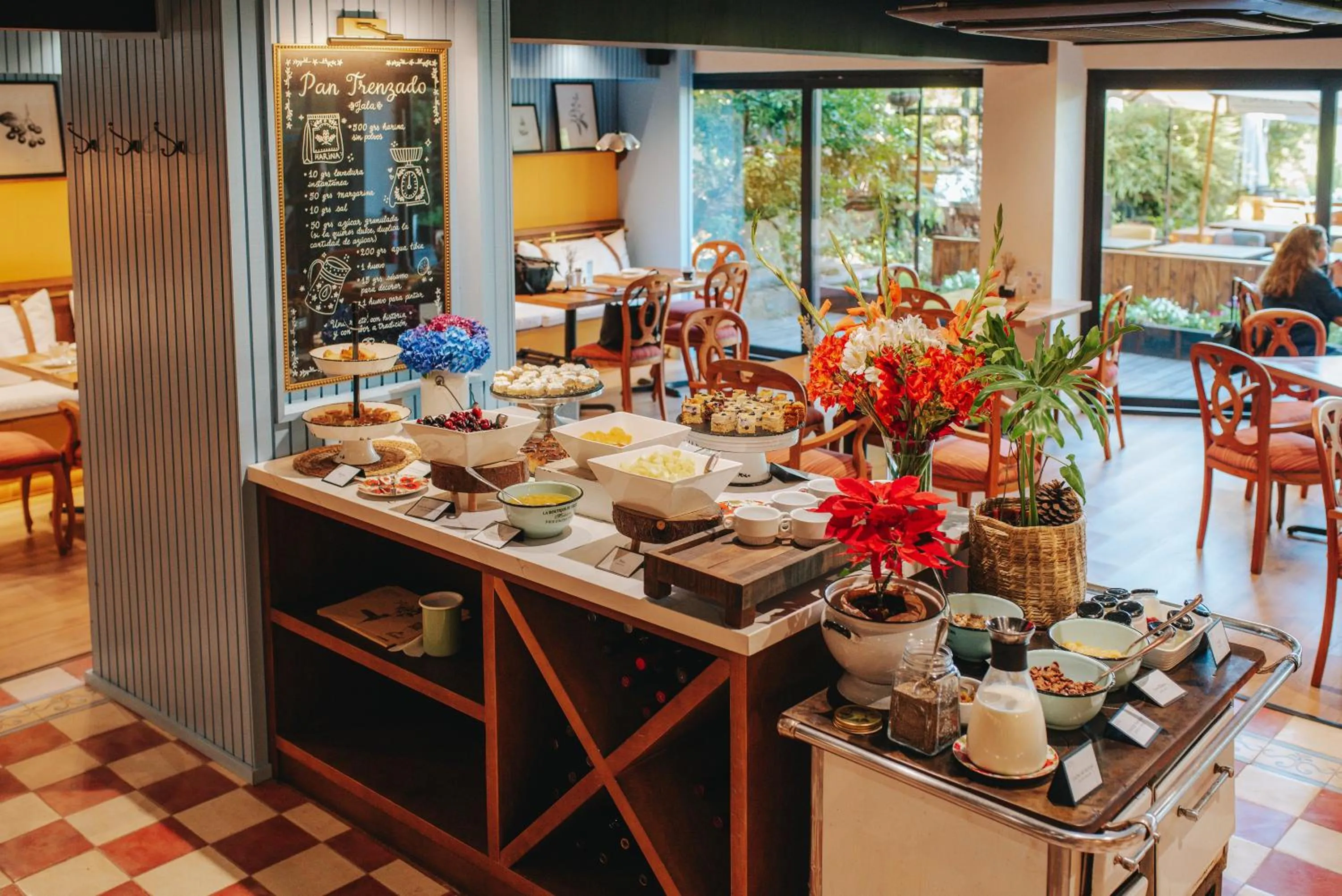 Buffet breakfast in Hotel Puerta del Sur