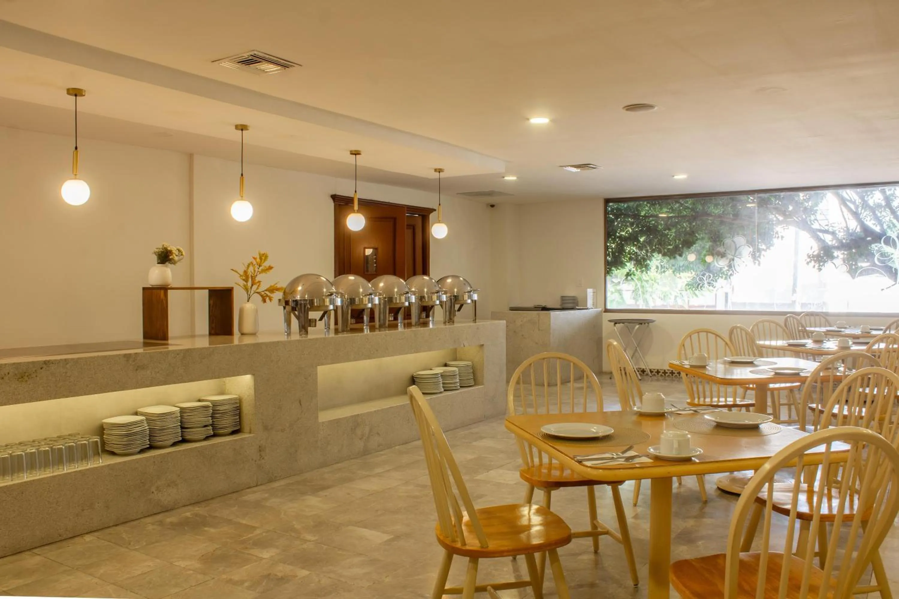 Restaurant/places to eat in Best Western PLUS Plaza Florida & Tower