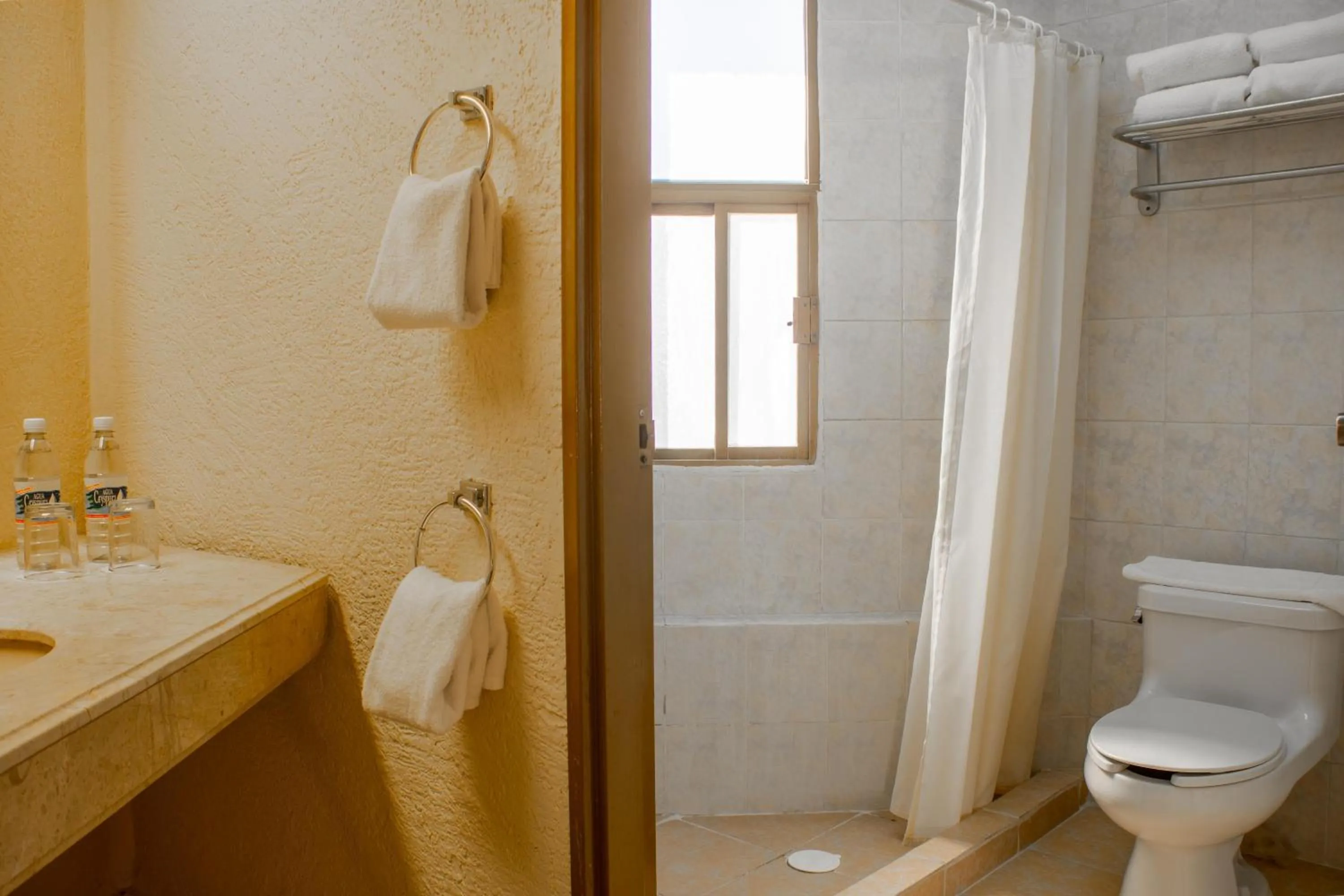 Bathroom in Best Western PLUS Plaza Florida & Tower