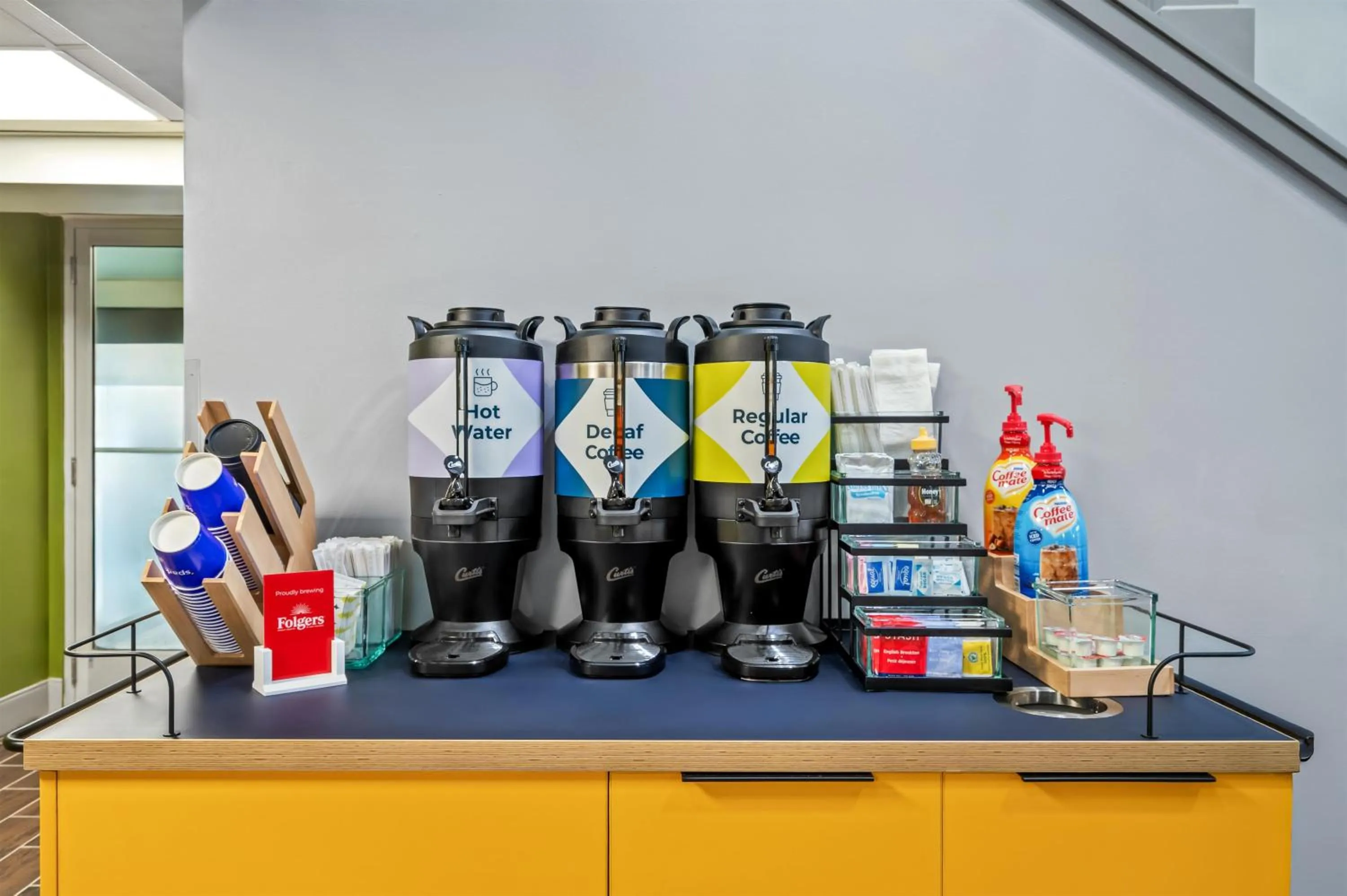 Restaurant/places to eat in Spark by Hilton Portland Airport Maine Mall