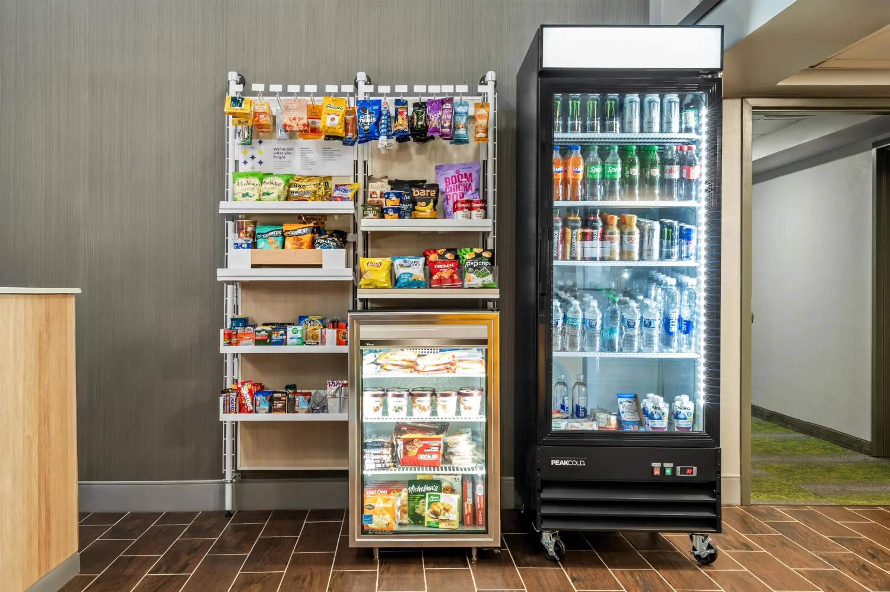 Dining area in Spark by Hilton Portland Airport Maine Mall