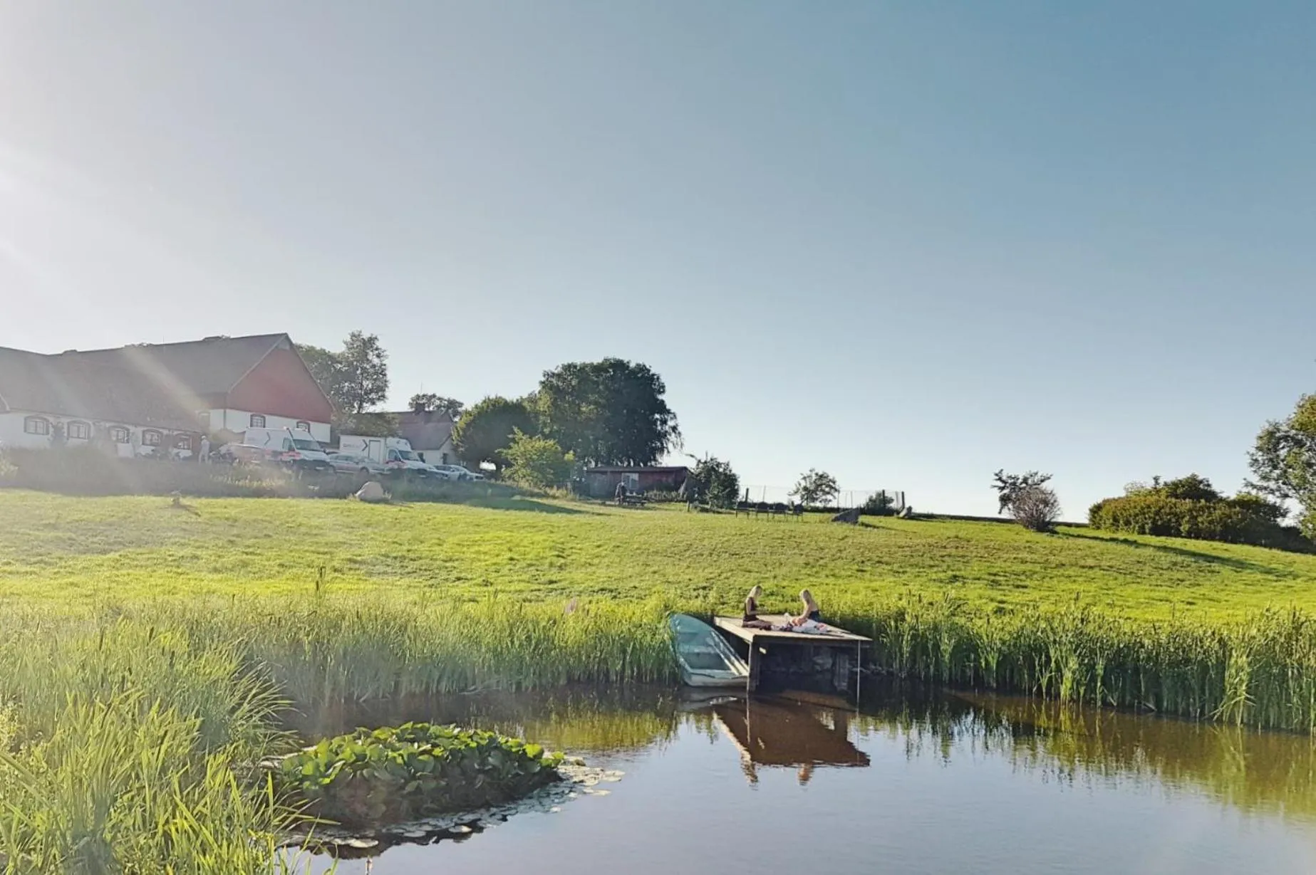 People in Gårdshotellet
