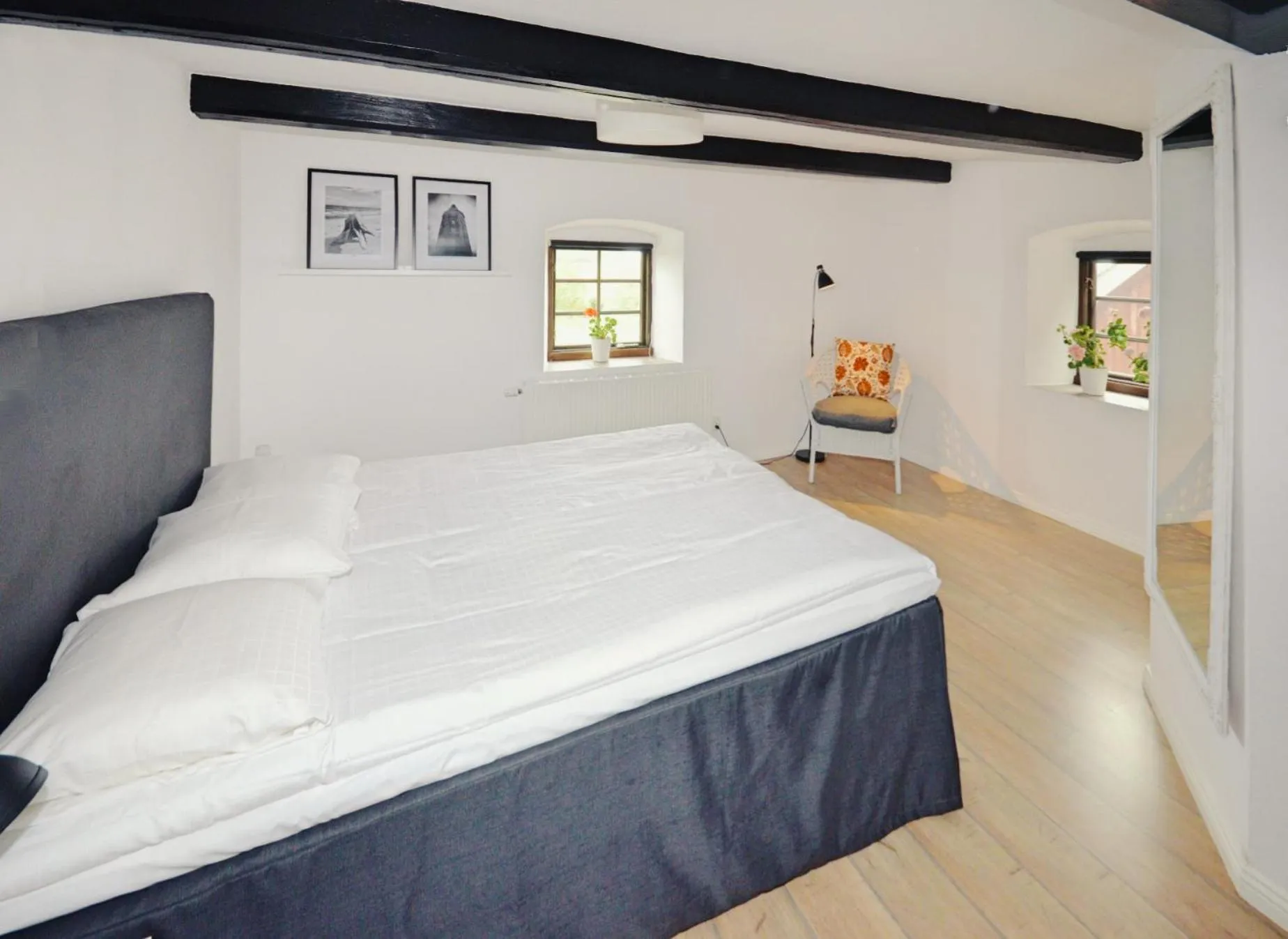 Photo of the whole room, Bed in Gårdshotellet