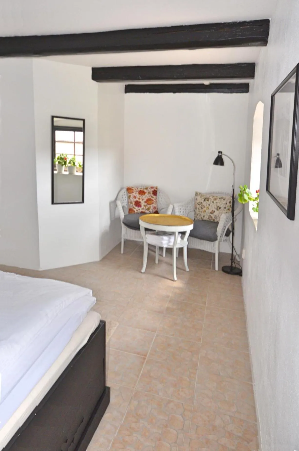 Photo of the whole room, Bed in Gårdshotellet